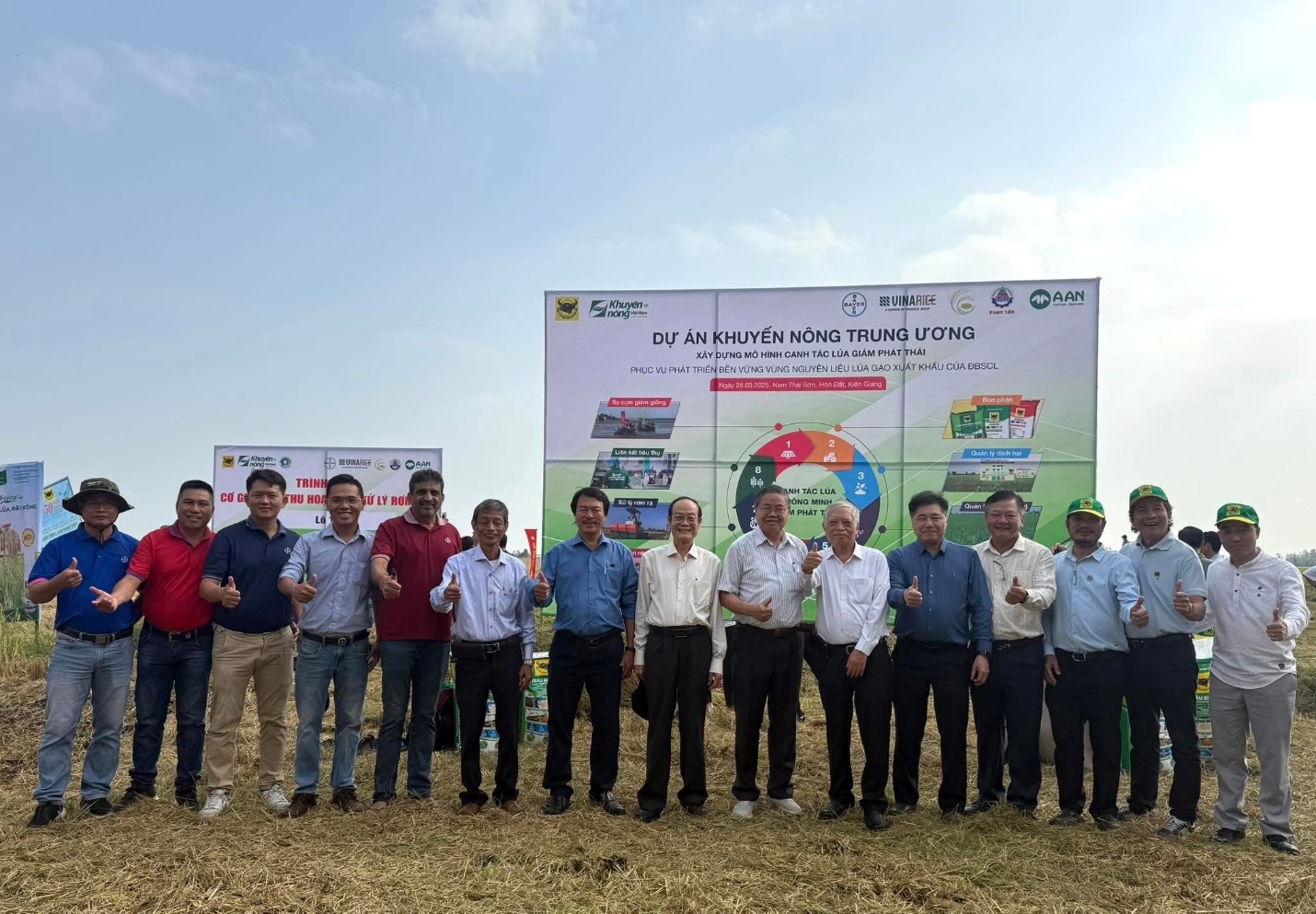 Canh tác lúa giảm phát thải: Hành trình nâng cao giá trị hạt gạo Việt- Ảnh 4. Canh tác lúa giảm phát thải: Hành trình nâng cao giá trị hạt gạo Việt- Ảnh 4.