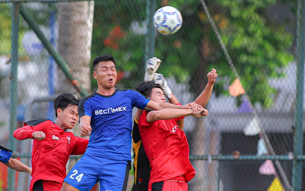 Tranh cãi "sới phủi" Sài Gòn, nữ trọng tài FIFA bị doạ đánh, xúc phạm- Ảnh 3.