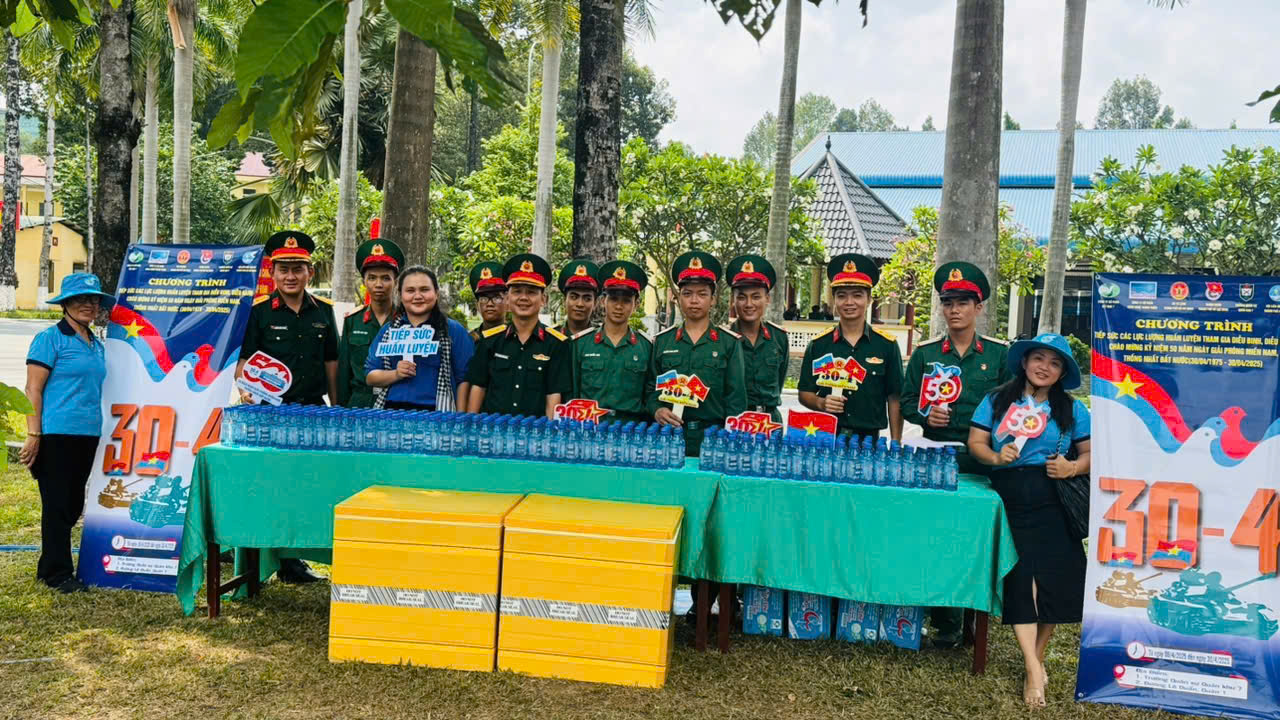 Hoạt động ý nghĩa của Trung đoàn Gia Định trước thềm lễ kỷ niệm trọng đại của dân tộc- Ảnh 5. Hoạt động ý nghĩa của Trung đoàn Gia Định trước thềm lễ kỷ niệm trọng đại của dân tộc- Ảnh 5.