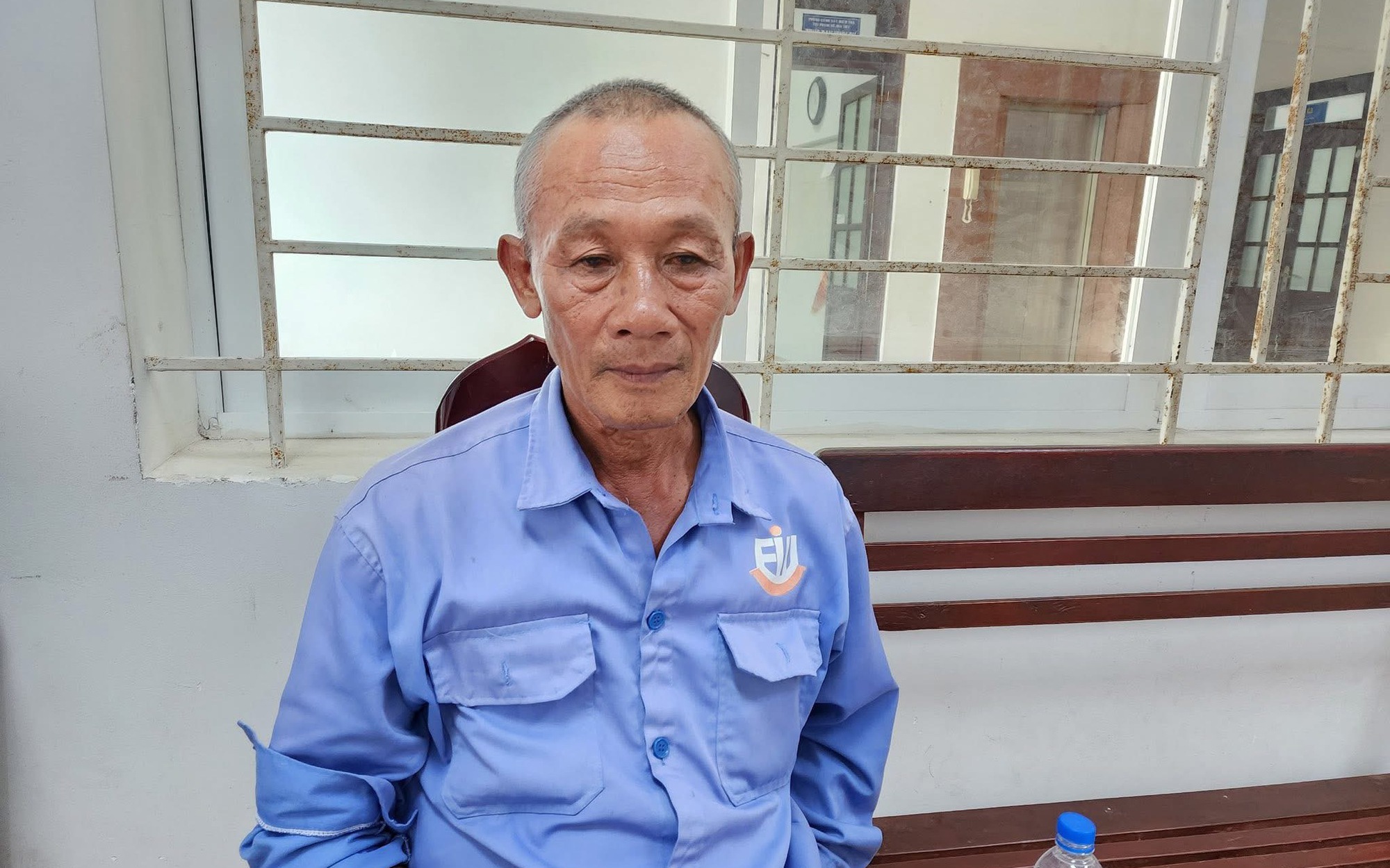 Xin đểu không được, thanh niên dùng dao đâm chủ tiệm photocopy - Ảnh 2.