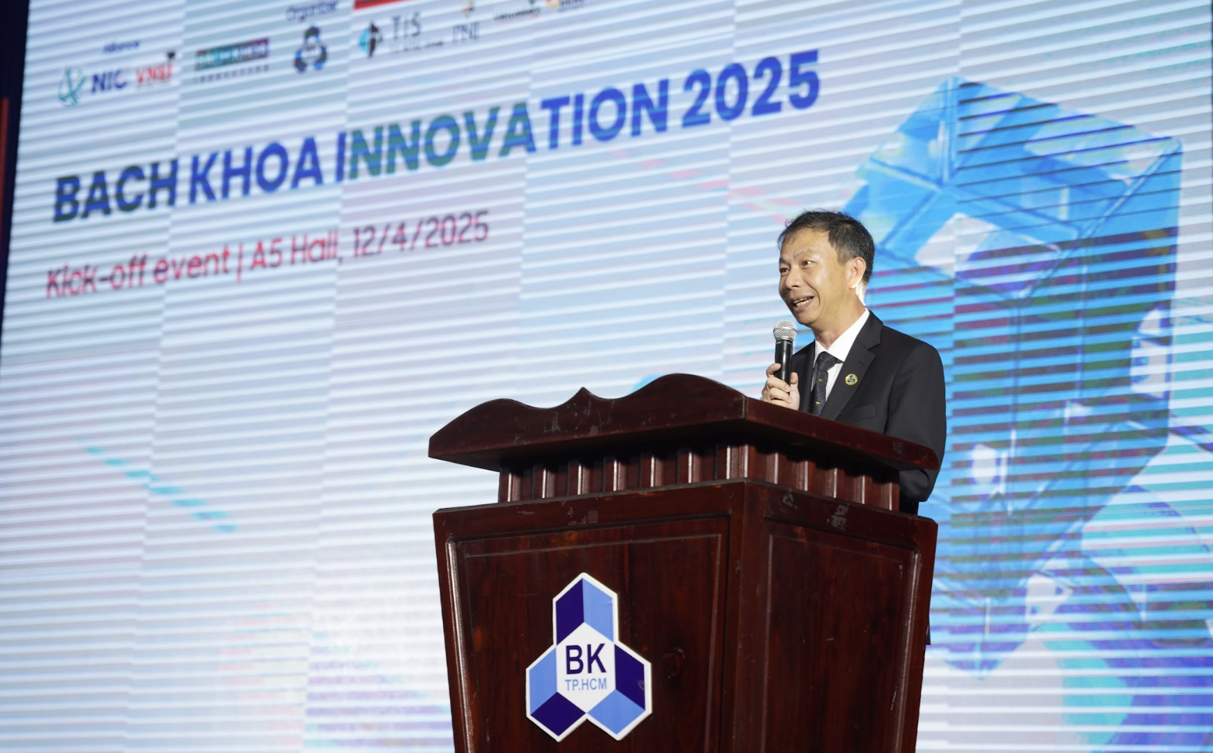 พิธีเปิดการแข่งขัน Bach Khoa Innovation 2025 - ภาพที่ 1 Phát động cuộc thi Bach Khoa Innovation 2025- Ảnh 1.