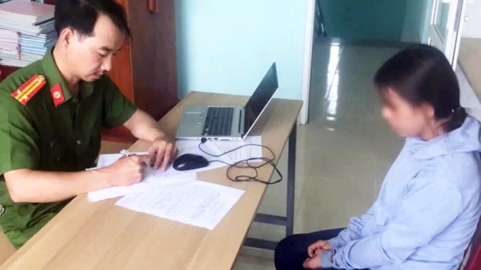 Xử lý nghiêm minh vụ trẻ mầm non bị bảo mẫu xốc ngược chân, đánh tới tấp- Ảnh 2. Xử lý nghiêm minh vụ trẻ mầm non bị bảo mẫu xốc ngược chân, đánh tới tấp- Ảnh 2.