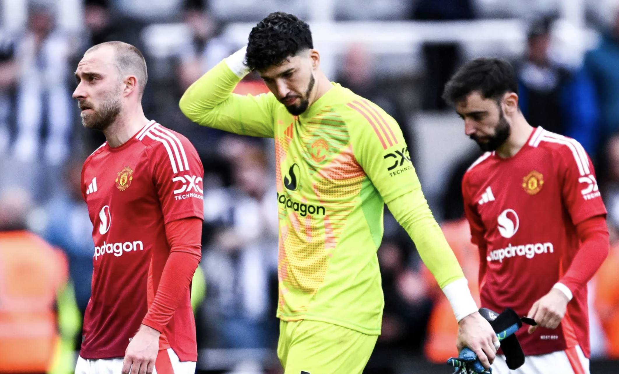 ក្រុម Man United បានរងបរាជ័យយ៉ាងធ្ងន់ធ្ងរទល់នឹងក្រុម Newcastle ដោយធ្លាក់ទៅបាតតារាង - រូបភាពទី 5។ Man United thua tan tác Newcastle, chạm đáy thảm họa- Ảnh 5.