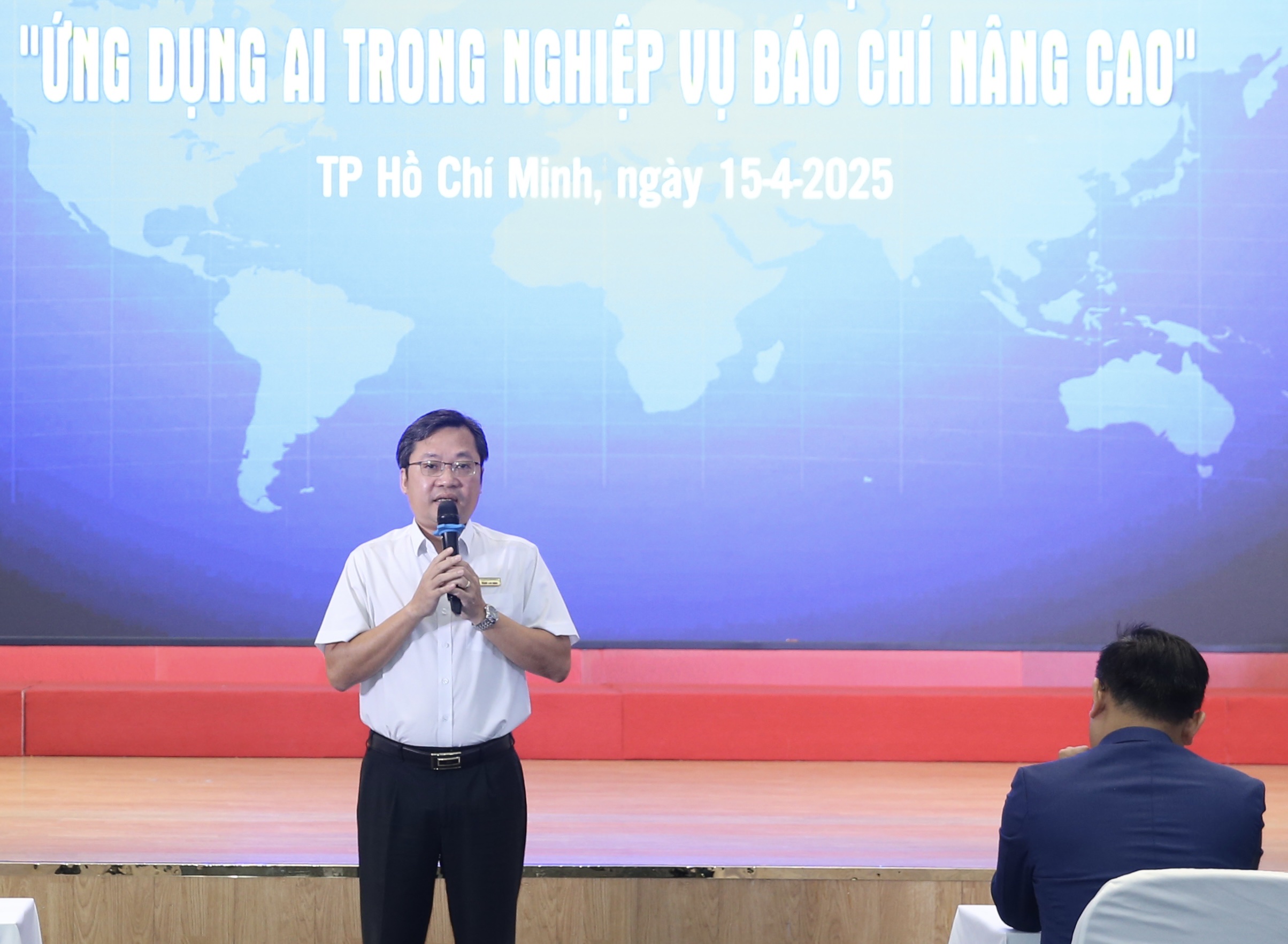 Báo Người Lao Động đào tạo AI để nâng cao hiệu quả công việc- Ảnh 1.