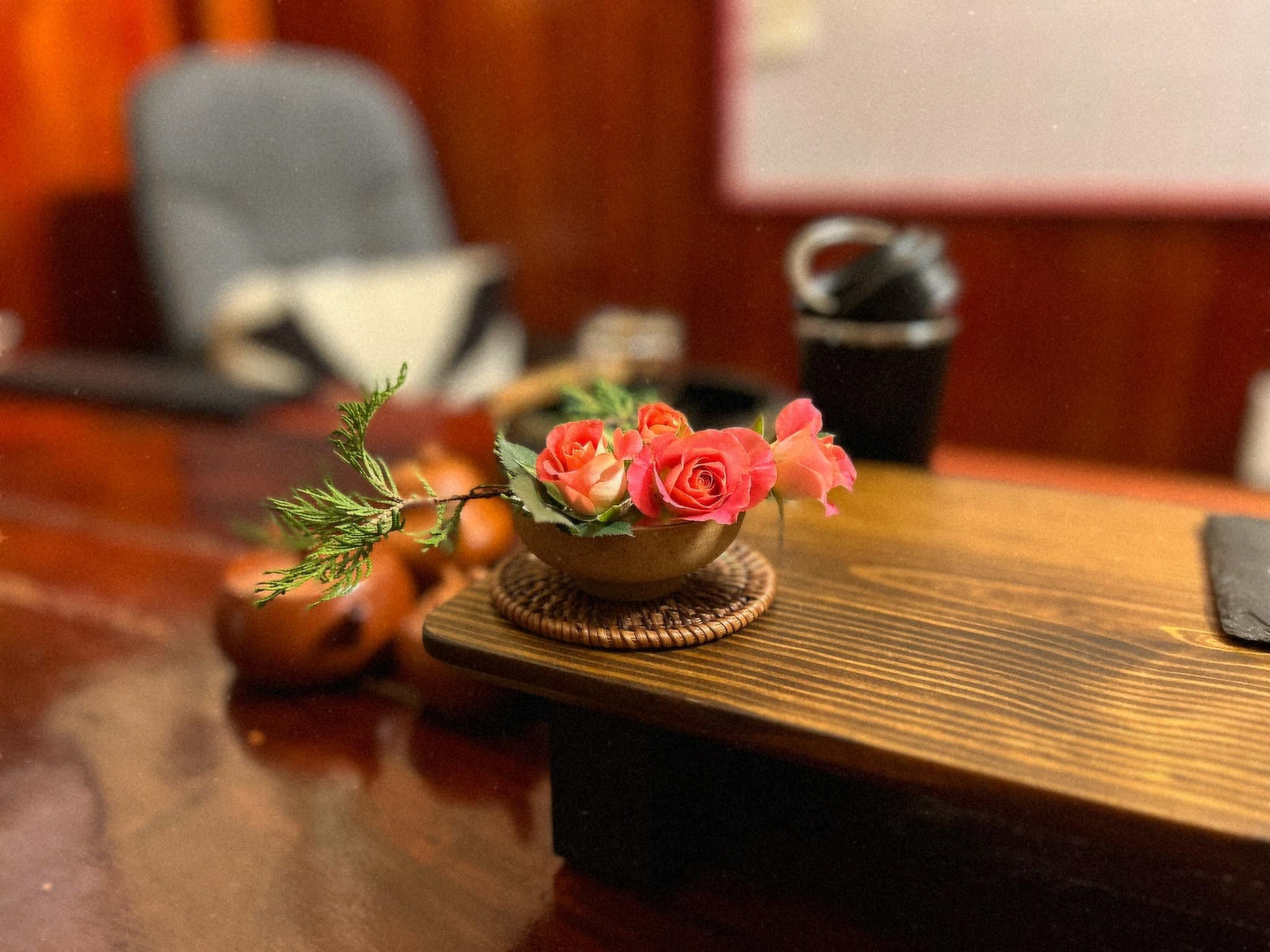 ديكور المقهى أنيق للغاية. Cách bài trí của quán rất tinh tế