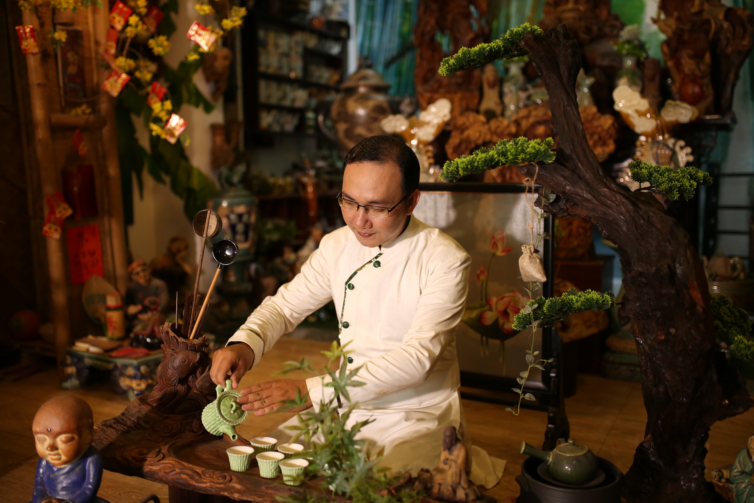 نویسنده نگوین هیو تین Tác giả Nguyễn Hiếu Tín