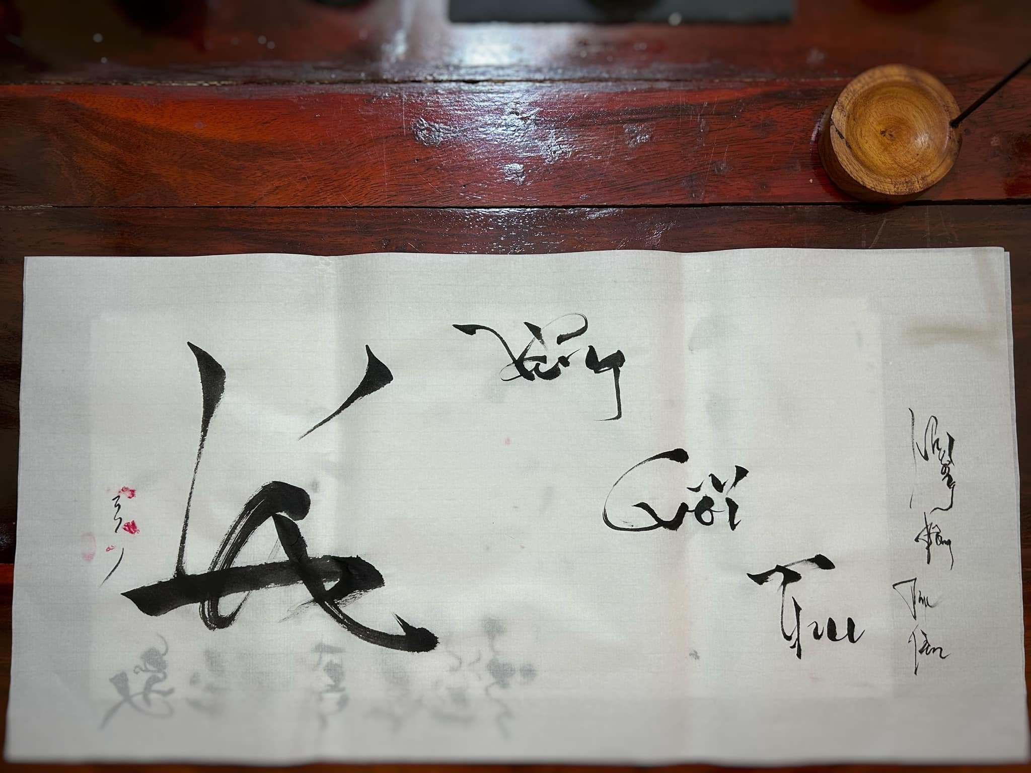 فن الخط في بيت الشاي Thư pháp trong quán trà đạo