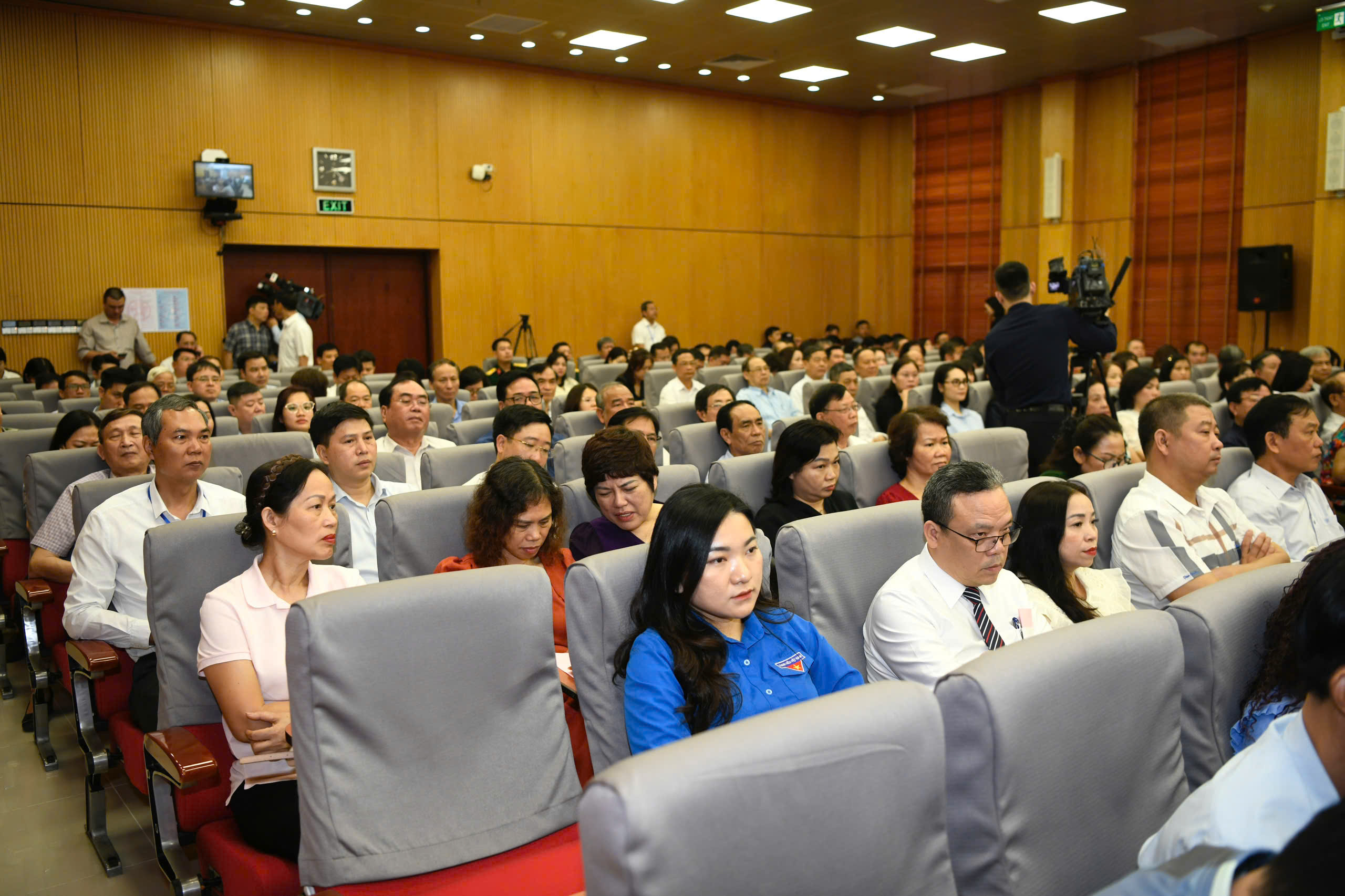 Tổng Bí thư Tô Lâm tiếp xúc cử tri TP Hà Nội- Ảnh 7. Tổng Bí thư Tô Lâm tiếp xúc cử tri TP Hà Nội- Ảnh 7.