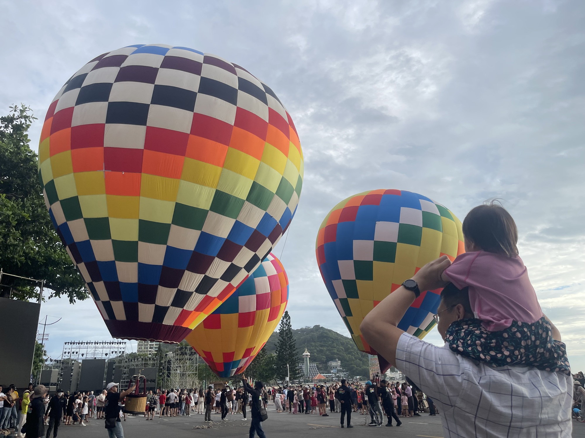 En visitant Vung Tau pendant les vacances du 30 avril, les touristes auront l'occasion de participer à une série d'événements attrayants - Photo 1. Đến Vũng Tàu dịp lễ 30-4, du khách sẽ được tham dự chuỗi sự kiện hấp dẫn- Ảnh 1.
