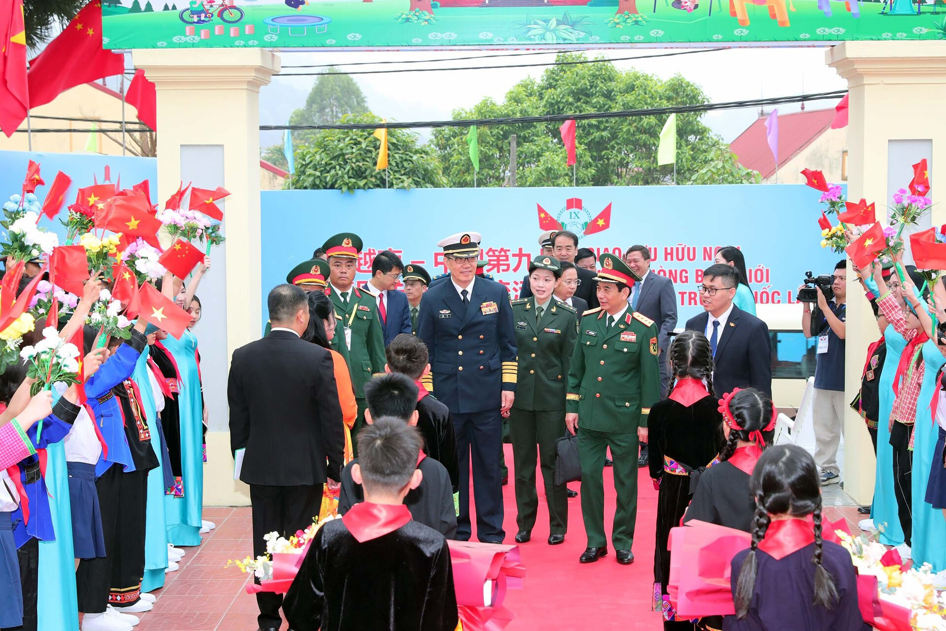 Vertrauensbildung – Foto 5. Kiến tạo lòng tin- Ảnh 5.