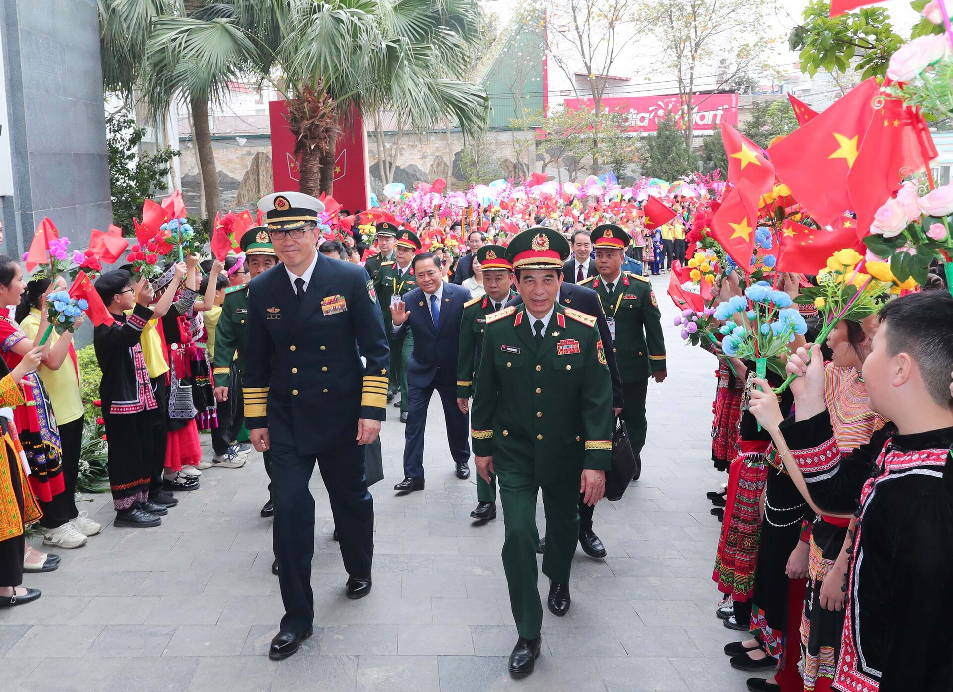 Vertrauen aufbauen – Foto 4. Kiến tạo lòng tin- Ảnh 4.