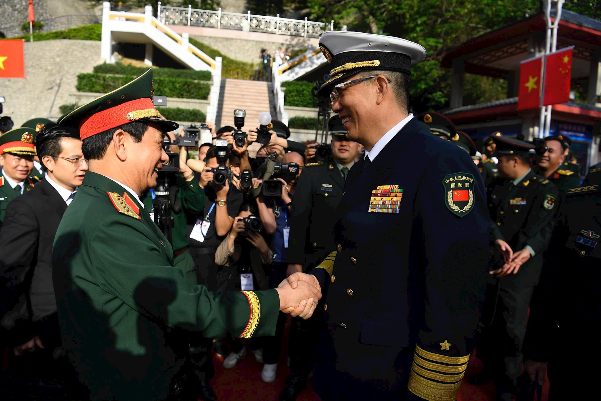 Vertrauensbildung – Foto 1. Kiến tạo lòng tin- Ảnh 1.