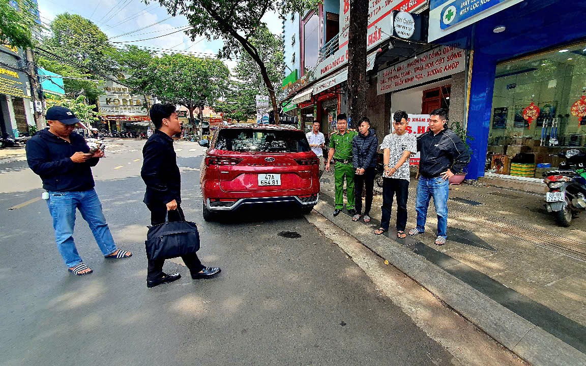 Khởi tố 4 đối tượng trộm cắp tôm hùm với tổng giá trị 313 triệu đồng - Ảnh 2.