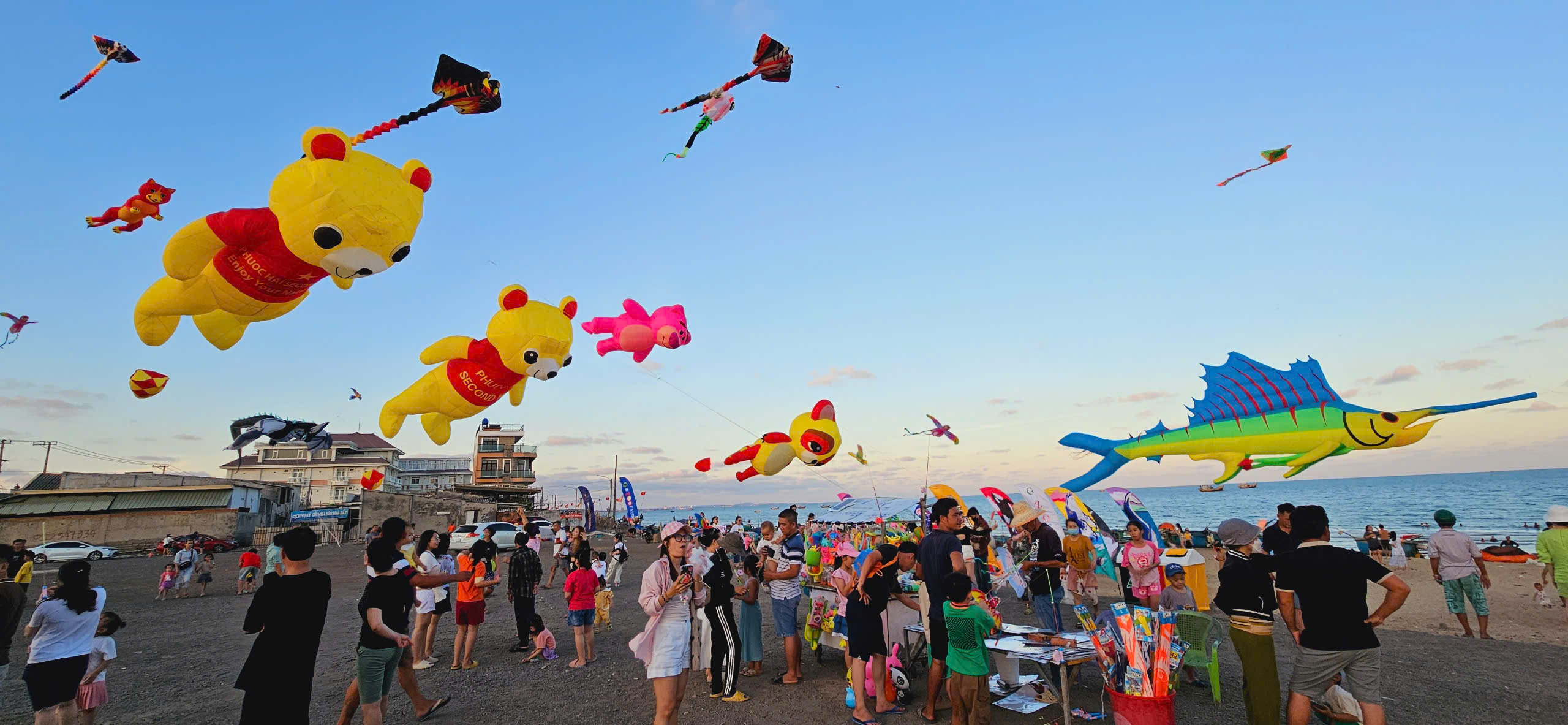 En visitant Vung Tau pendant les vacances du 30 avril, les touristes auront l'occasion de participer à une série d'événements attrayants - Photo 2. Đến Vũng Tàu dịp lễ 30-4, du khách sẽ được tham dự chuỗi sự kiện hấp dẫn- Ảnh 2.