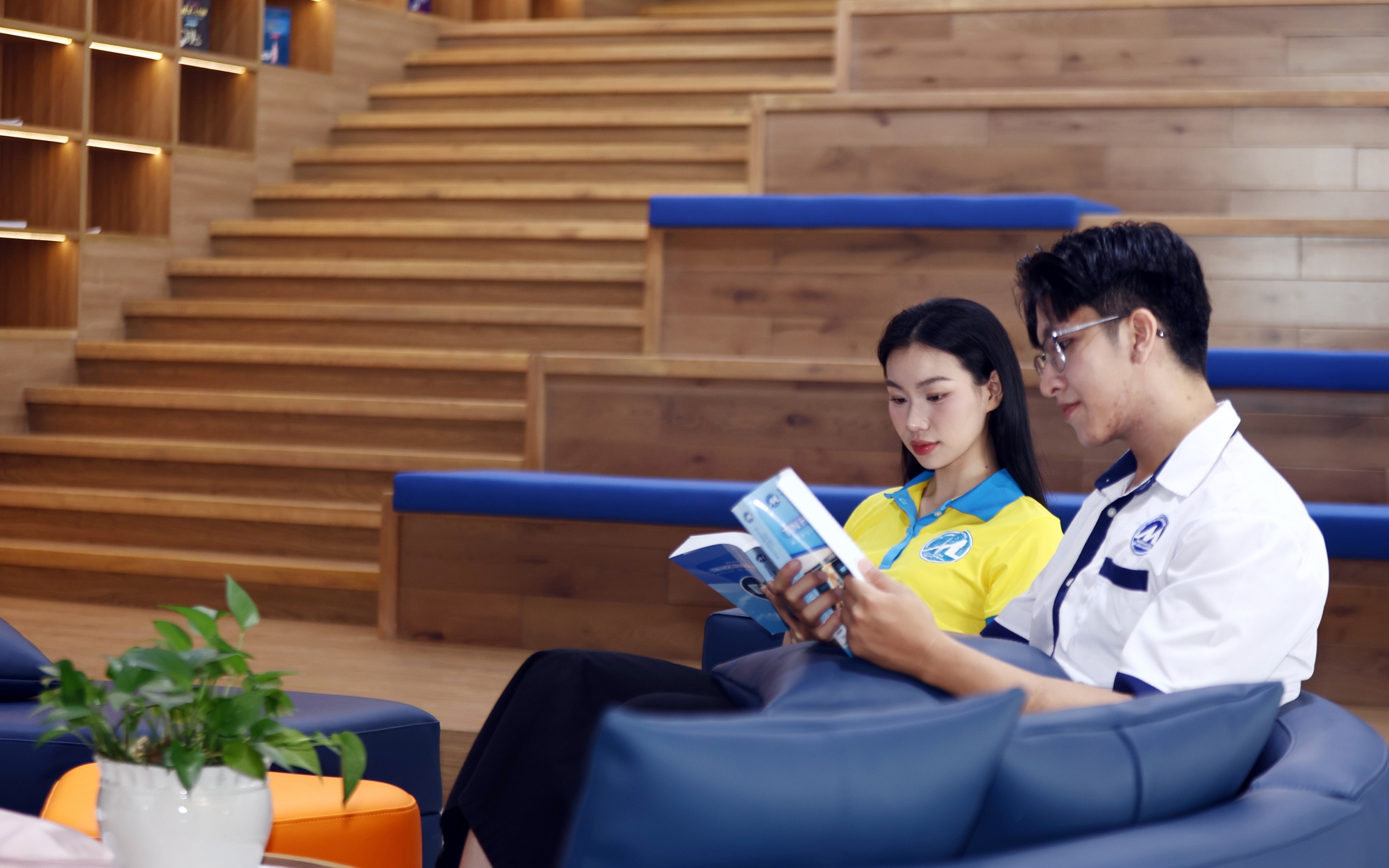 Thứ trưởng Bộ GD-ĐT đánh giá cao thế mạnh đào tạo của UFM - Ảnh 2.