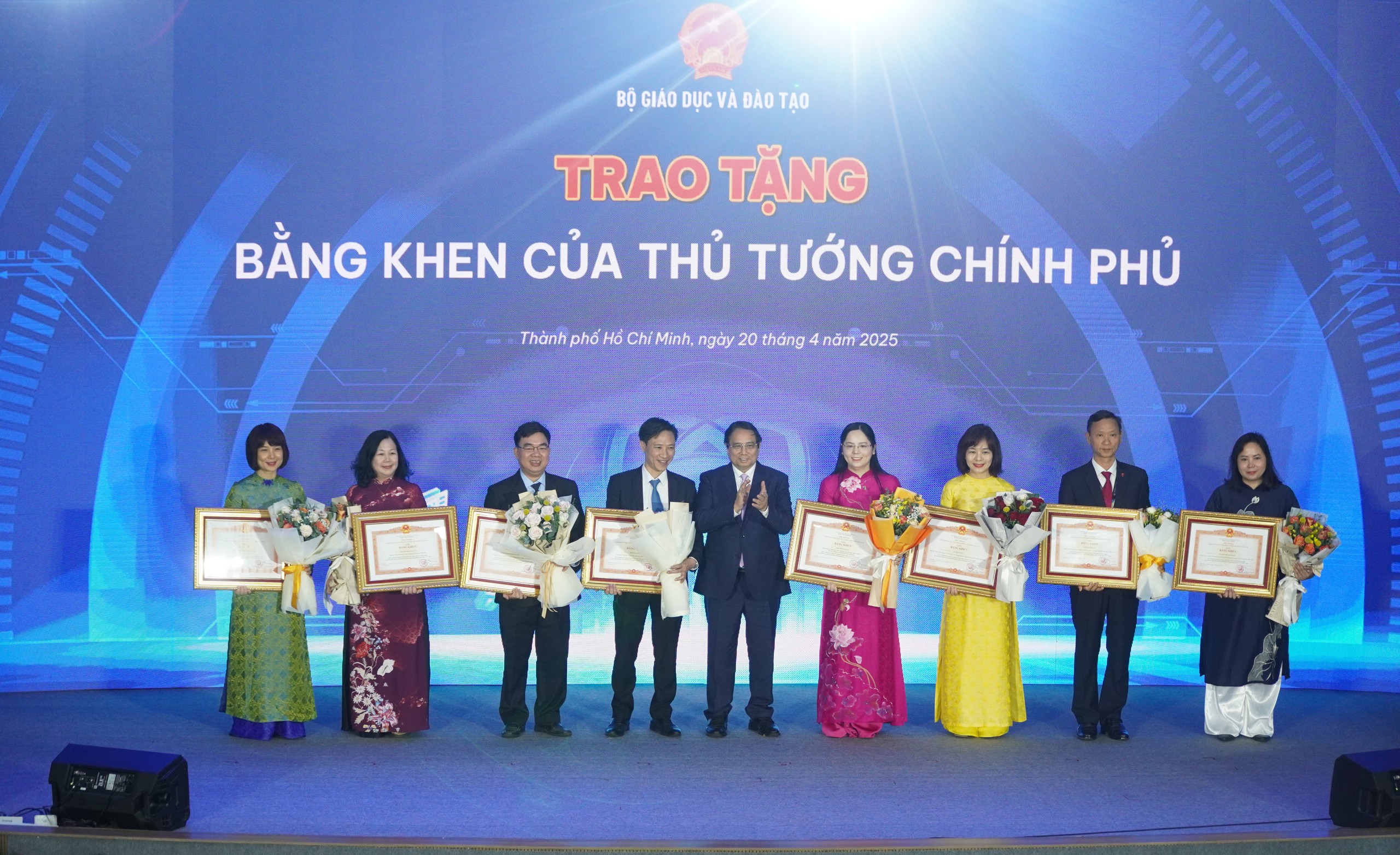 Thủ tướng Phạm Minh Chính: Tăng cường kết nối, hỗ trợ thế hệ trẻ khởi nghiệp- Ảnh 3.