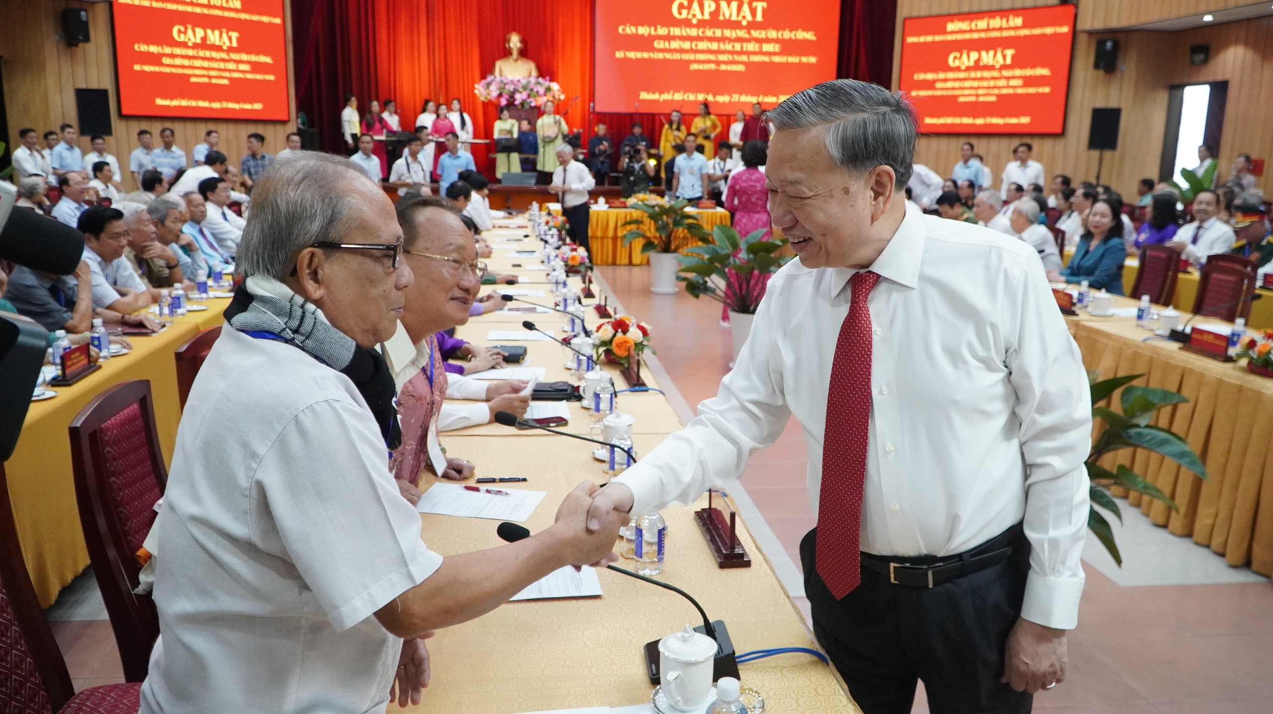 Tổng Bí thư Tô Lâm: TP HCM cần nỗ lực nhiều, nhanh, quyết liệt, mạnh mẽ hơn nữa- Ảnh 3. Tổng Bí thư Tô Lâm: TP HCM cần nỗ lực nhiều, nhanh, quyết liệt, mạnh mẽ hơn nữa- Ảnh 3.