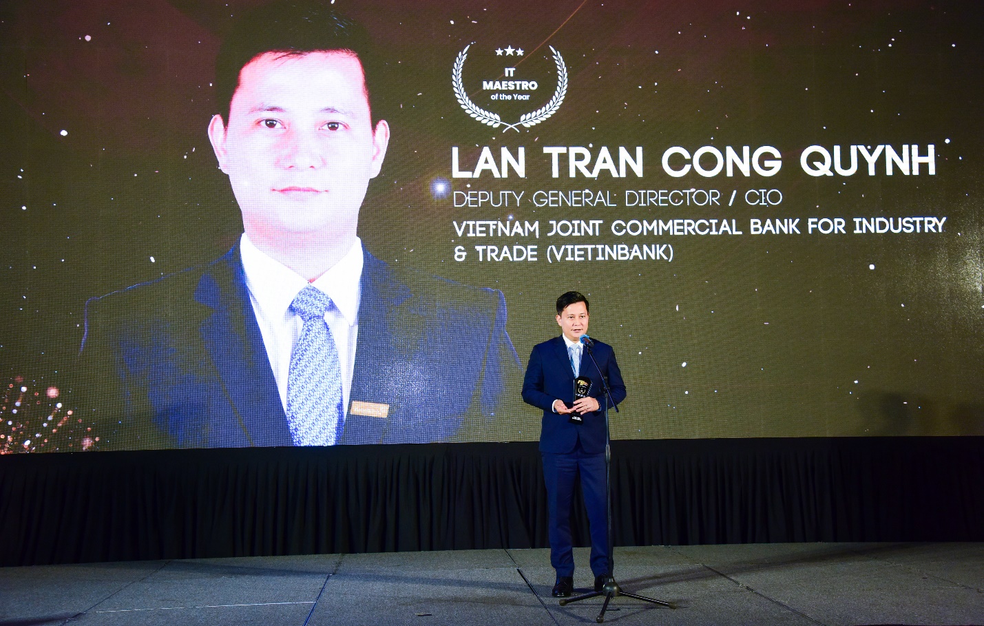 Phó Tổng Giám đốc VietinBank nhận giải thưởng “Nhà Lãnh đạo IT của năm”- Ảnh 1. Phó Tổng Giám đốc VietinBank nhận giải thưởng “Nhà Lãnh đạo IT của năm”- Ảnh 1.