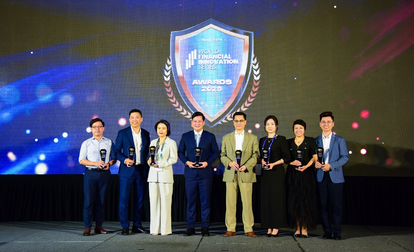 Phó Tổng Giám đốc VietinBank nhận giải thưởng “Nhà Lãnh đạo IT của năm”- Ảnh 2. Phó Tổng Giám đốc VietinBank nhận giải thưởng “Nhà Lãnh đạo IT của năm”- Ảnh 2.