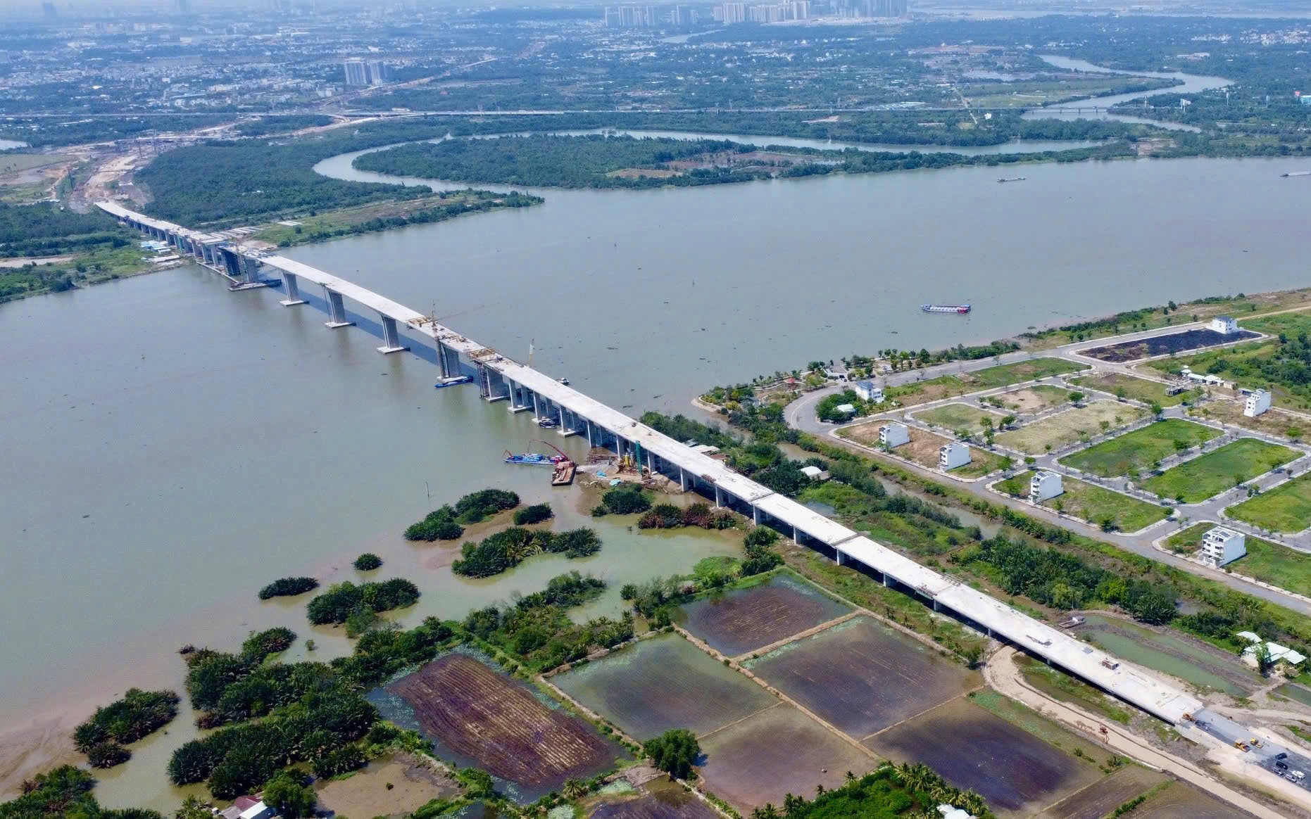 Đột ph&aacute; hạ tầng, n&acirc;ng tầm đ&ocirc; thị: Hạ tầng giao th&ocirc;ng kết nối chưa tương xứng - Ảnh 1.