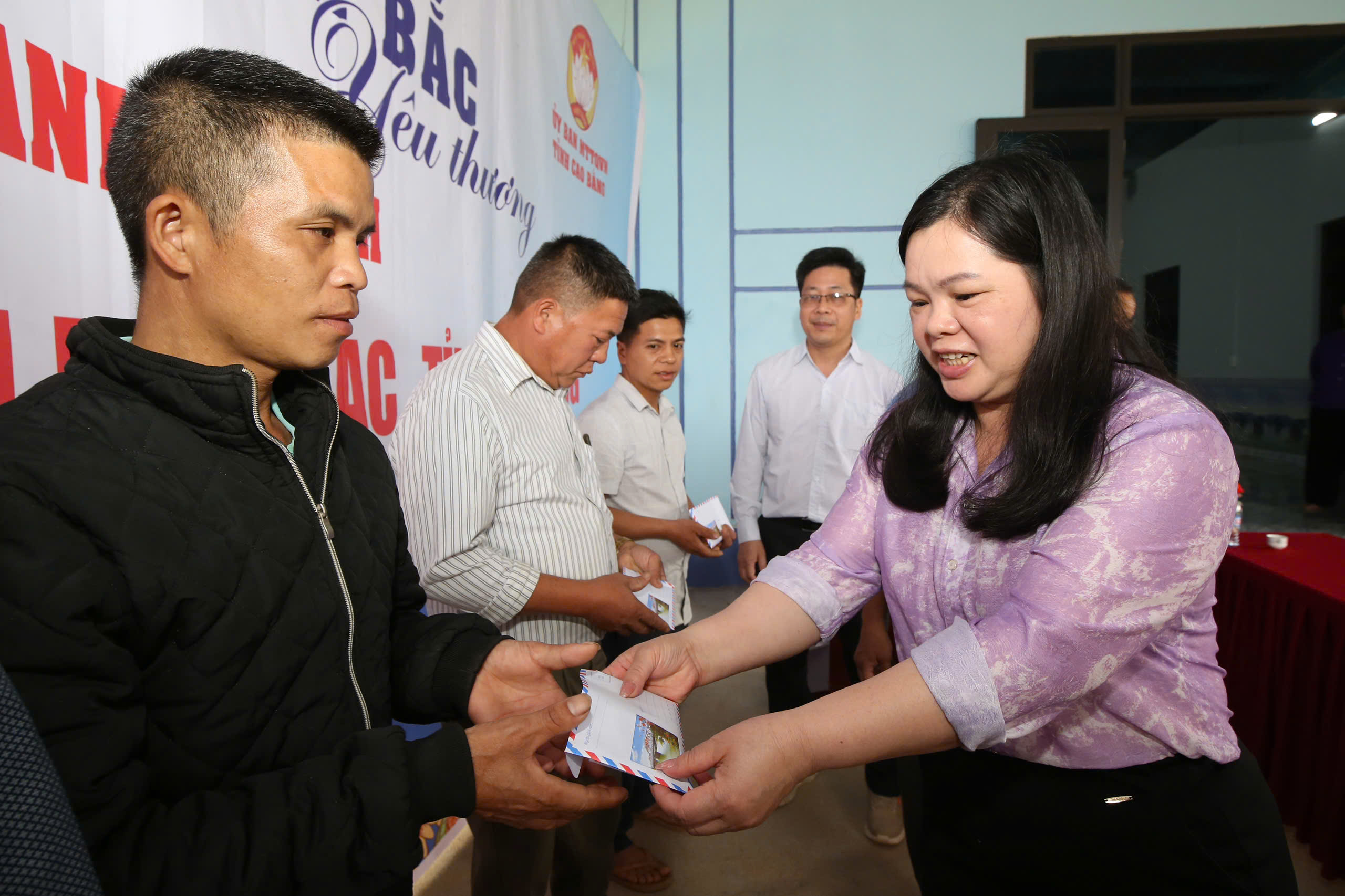 Khánh thành 20 căn nhà bạn đọc Báo Người Lao Động hỗ trợ người dân Cao Bằng bị ảnh hưởng bão Yagi- Ảnh 3. Khánh thành 20 căn nhà bạn đọc Báo Người Lao Động hỗ trợ người dân Cao Bằng bị ảnh hưởng bão Yagi- Ảnh 3.