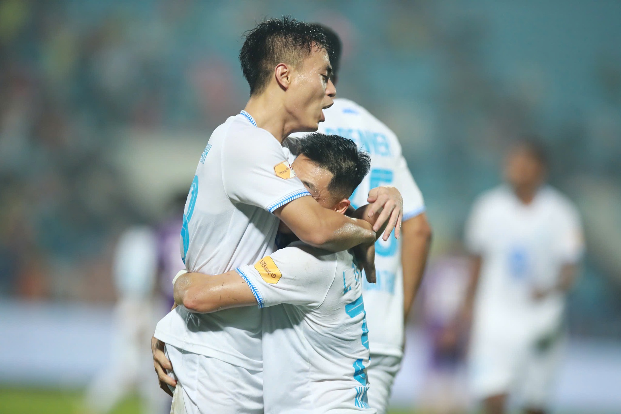 Văn Toàn kiến tạo sắc bén, Lâm Ti Phông lập siêu phẩm đánh bại Bình Dương - Ảnh 3.