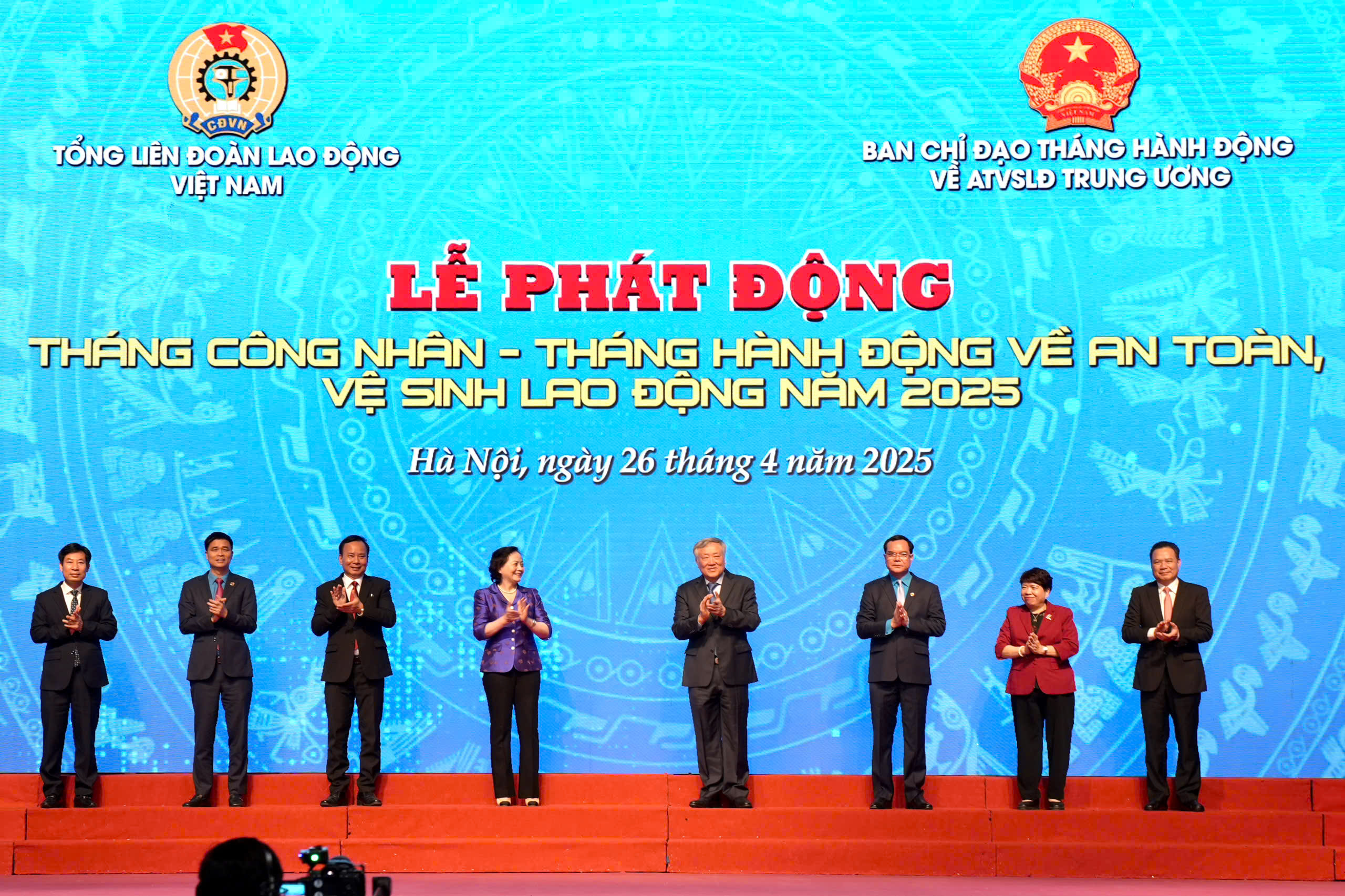 Hoàn thiện chính sách, bảo vệ quyền lợi người lao động- Ảnh 1. Hoàn thiện chính sách, bảo vệ quyền lợi người lao động- Ảnh 1.