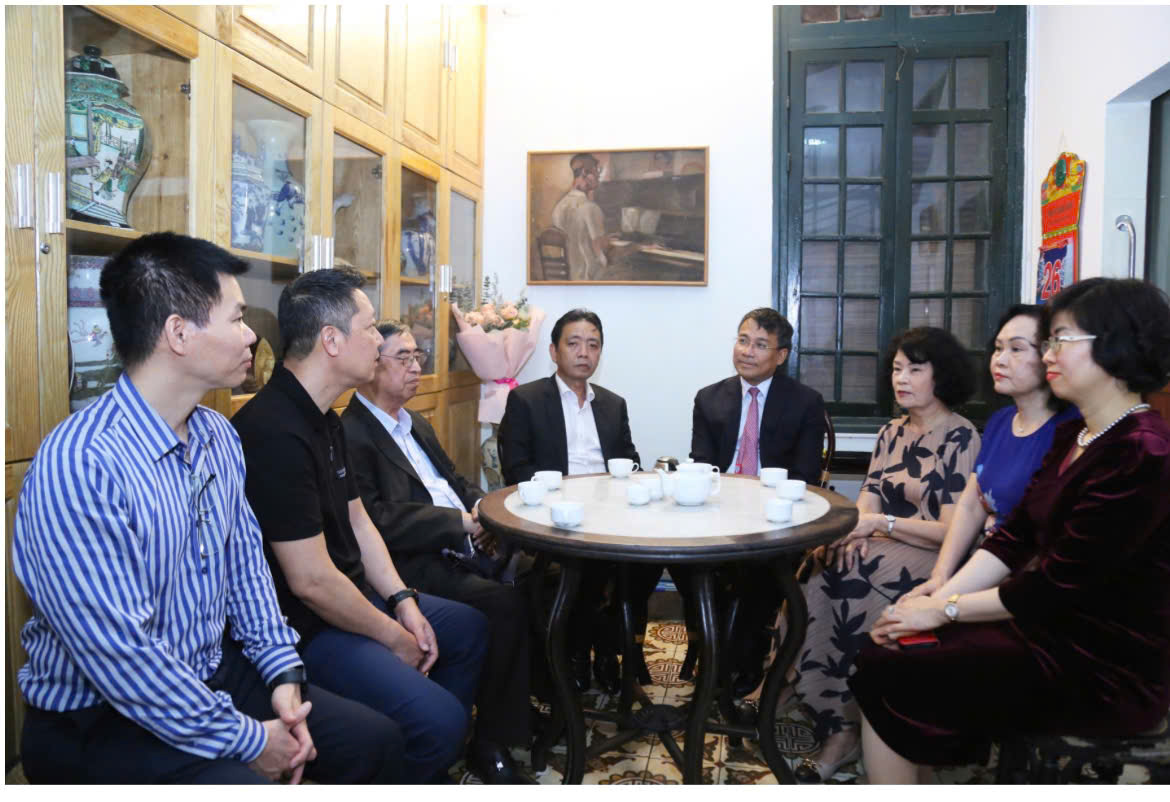 Ủy ban Quốc gia UNESCO Việt Nam thăm, chúc mừng gia đình cố nhạc sĩ Hoàng Vân- Ảnh 5. Ủy ban Quốc gia UNESCO Việt Nam thăm, chúc mừng gia đình cố nhạc sĩ Hoàng Vân- Ảnh 5.