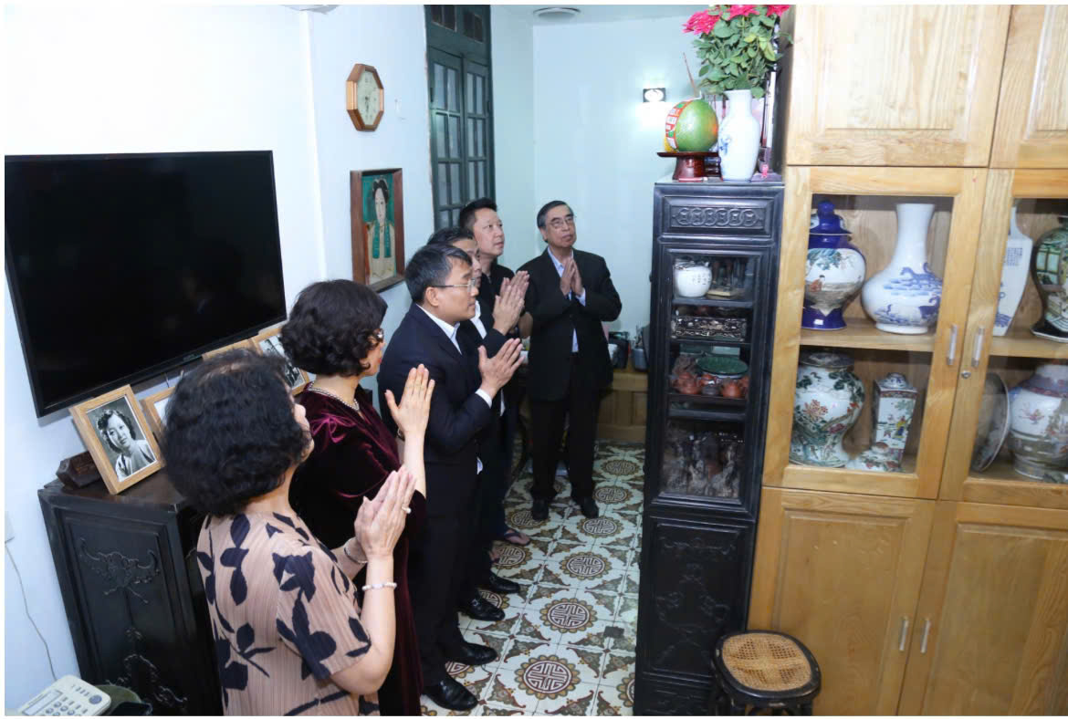Ủy ban Quốc gia UNESCO Việt Nam thăm, chúc mừng gia đình cố nhạc sĩ Hoàng Vân- Ảnh 3. Ủy ban Quốc gia UNESCO Việt Nam thăm, chúc mừng gia đình cố nhạc sĩ Hoàng Vân- Ảnh 3.