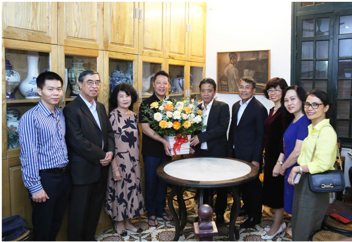 Ủy ban Quốc gia UNESCO Việt Nam thăm, chúc mừng gia đình cố nhạc sĩ Hoàng Vân- Ảnh 6. Ủy ban Quốc gia UNESCO Việt Nam thăm, chúc mừng gia đình cố nhạc sĩ Hoàng Vân- Ảnh 6.