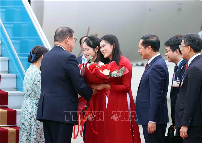 Thủ tướng Nhật Bản Ishiba Shigeru đến Hà Nội, bắt đầu thăm chính thức Việt Nam- Ảnh 2. Thủ tướng Nhật Bản Ishiba Shigeru đến Hà Nội, bắt đầu thăm chính thức Việt Nam- Ảnh 2.
