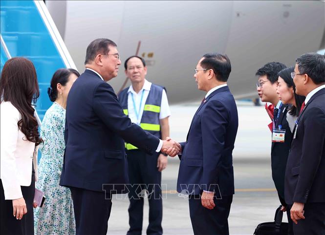 Thủ tướng Nhật Bản Ishiba Shigeru đến Hà Nội, bắt đầu thăm chính thức Việt Nam- Ảnh 3. Thủ tướng Nhật Bản Ishiba Shigeru đến Hà Nội, bắt đầu thăm chính thức Việt Nam- Ảnh 3.