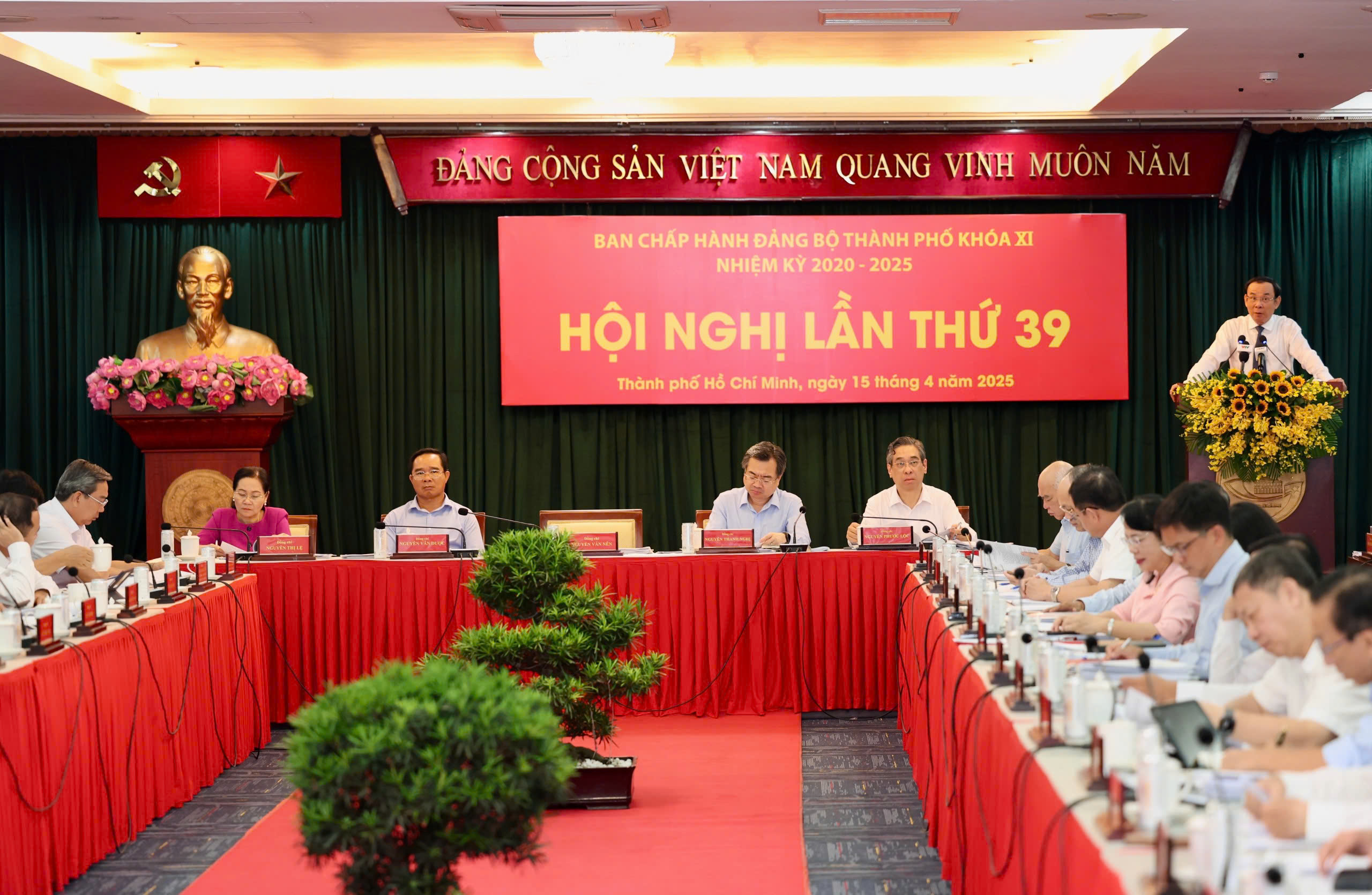 TP Hồ Chí Minh tiếp tục vươn tới - Ảnh 1. TP Hồ Chí Minh tiếp tục vươn tới - Ảnh 1.