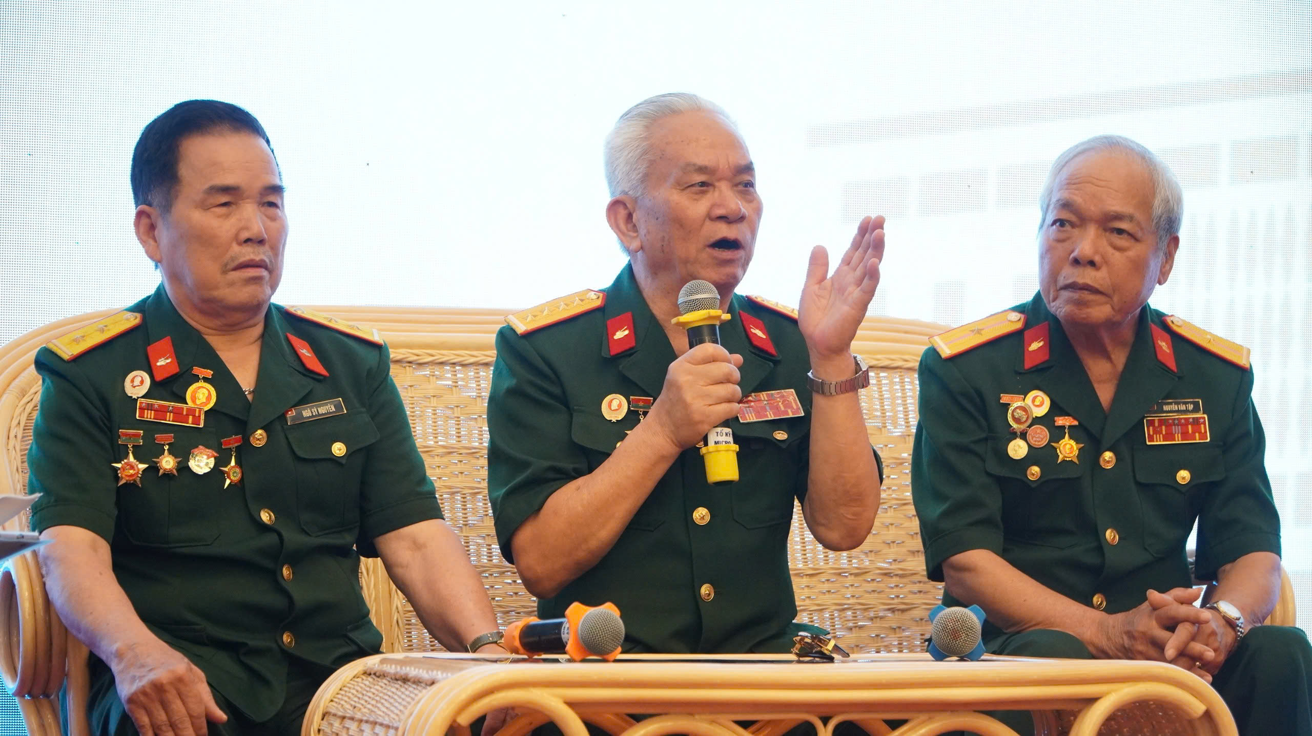 Thời khắc lịch sử tại Dinh Độc Lập- Ảnh 1. Thời khắc lịch sử tại Dinh Độc Lập- Ảnh 1.