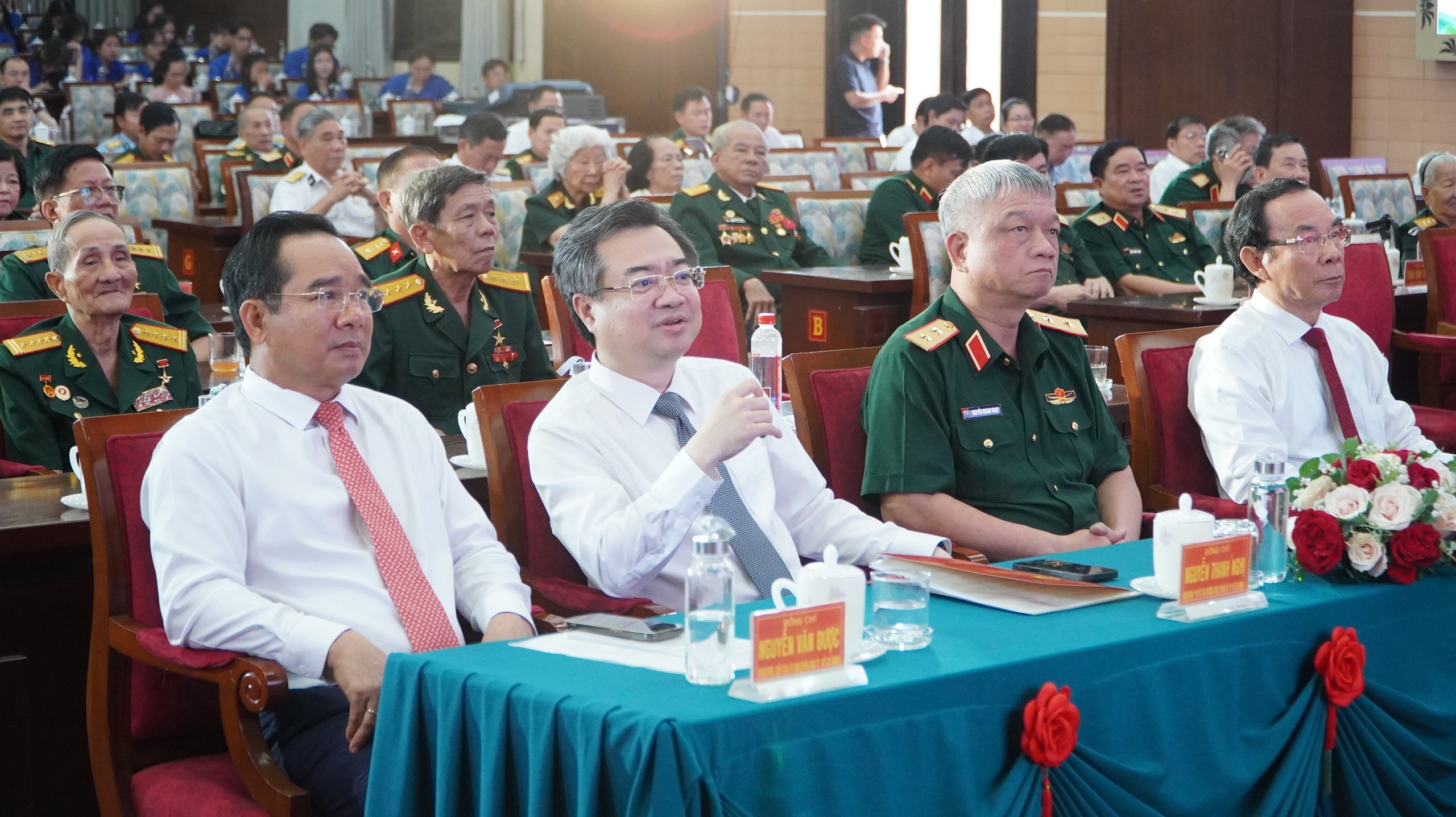 TP HCM họp mặt nhân chứng lịch sử tham gia 5 cánh quân trong Chiến dịch Hồ Chí Minh- Ảnh 1. TP HCM họp mặt nhân chứng lịch sử tham gia 5 cánh quân trong Chiến dịch Hồ Chí Minh- Ảnh 1.