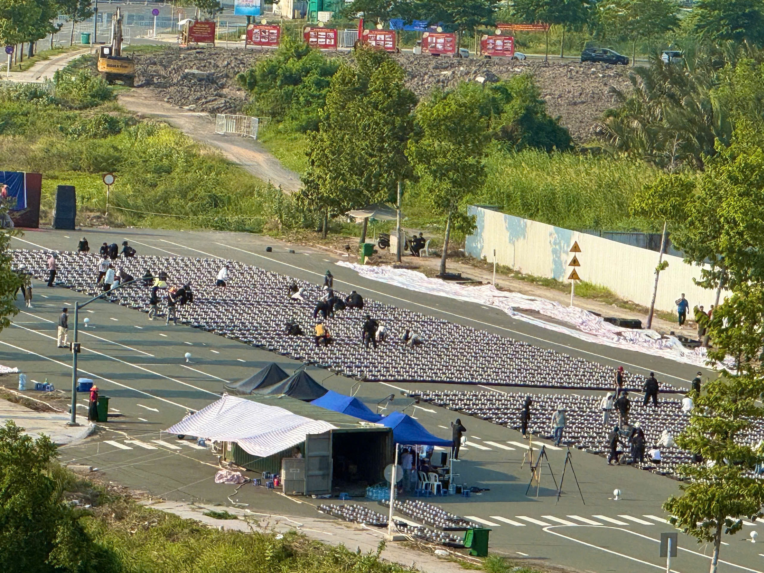 Tối nay, tổng duyệt bay 10.500 drone, vị trí nào xem tốt nhất?- Ảnh 2. Tối nay, tổng duyệt bay 10.500 drone, vị trí nào xem tốt nhất?- Ảnh 2.