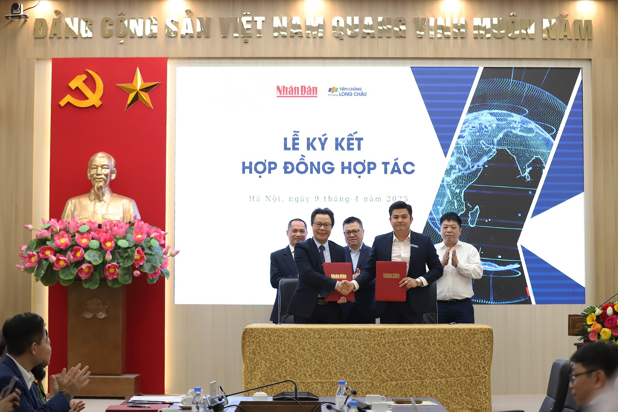 Báo Nhân Dân đồng hành cùng FPT Long Châu trong công tác truyền thông y tế và chăm sóc sức khỏe- Ảnh 1. Báo Nhân Dân đồng hành cùng FPT Long Châu trong công tác truyền thông y tế và chăm sóc sức khỏe- Ảnh 1.