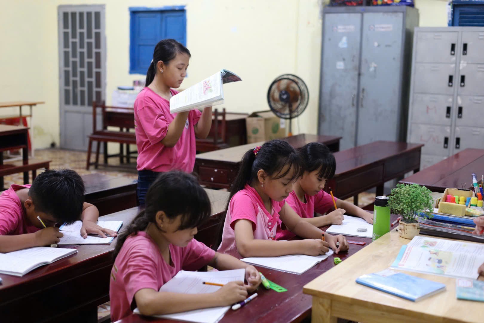Những điểm tựa yêu thương (*): Nơi con chữ nở hoa, hy vọng được thắp sáng - Ảnh 1. Những điểm tựa yêu thương (*): Nơi con chữ nở hoa, hy vọng được thắp sáng - Ảnh 1.