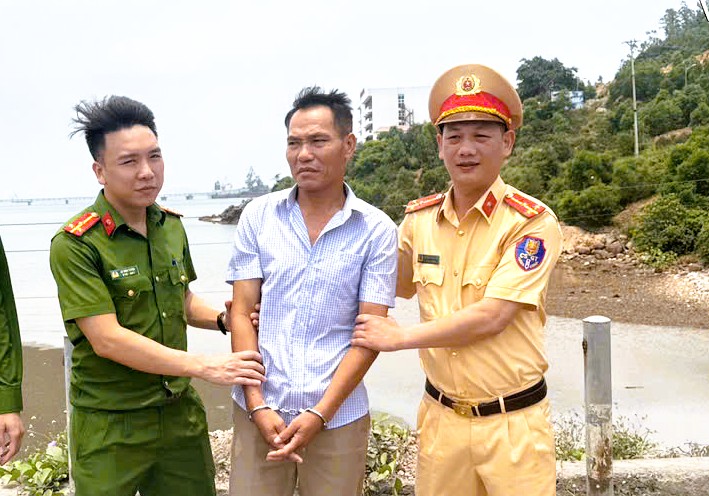 Bị truy nã về tội chứa mại dâm ở Đồng Nai, trốn ra tới Thanh Hóa- Ảnh 1. Bị truy nã về tội chứa mại dâm ở Đồng Nai, trốn ra tới Thanh Hóa- Ảnh 1.