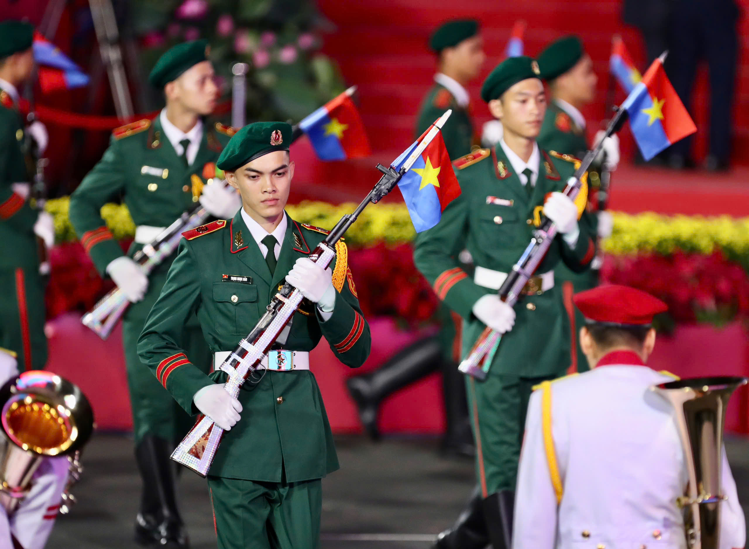 Lực lượng diễu binh, diễu hành đã có mặt ở khu vực tổ chức Đại lễ 30-4 - Ảnh 1. Lực lượng diễu binh, diễu hành đã có mặt ở khu vực tổ chức Đại lễ 30-4 - Ảnh 1.