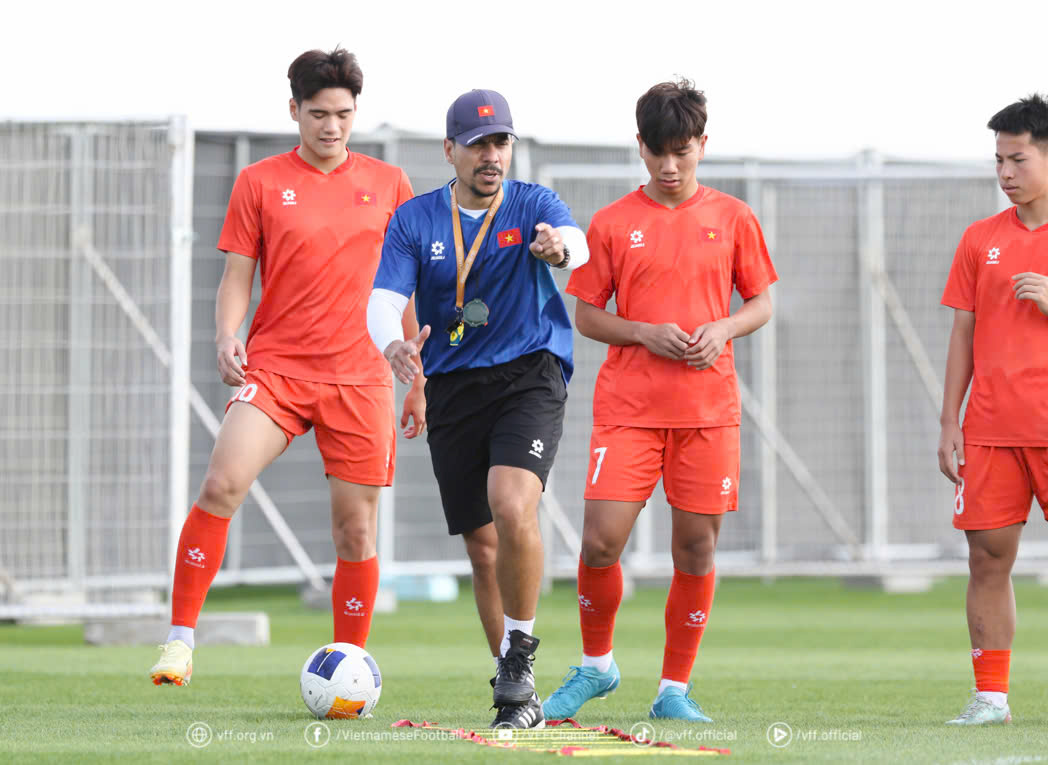 ทีมชาติเวียดนาม U17 มองหาโอกาสในการผ่านเข้ารอบฟุตบอลโลก - ภาพที่ 1 U17 Việt Nam tìm cơ hội đến World Cup- Ảnh 1.