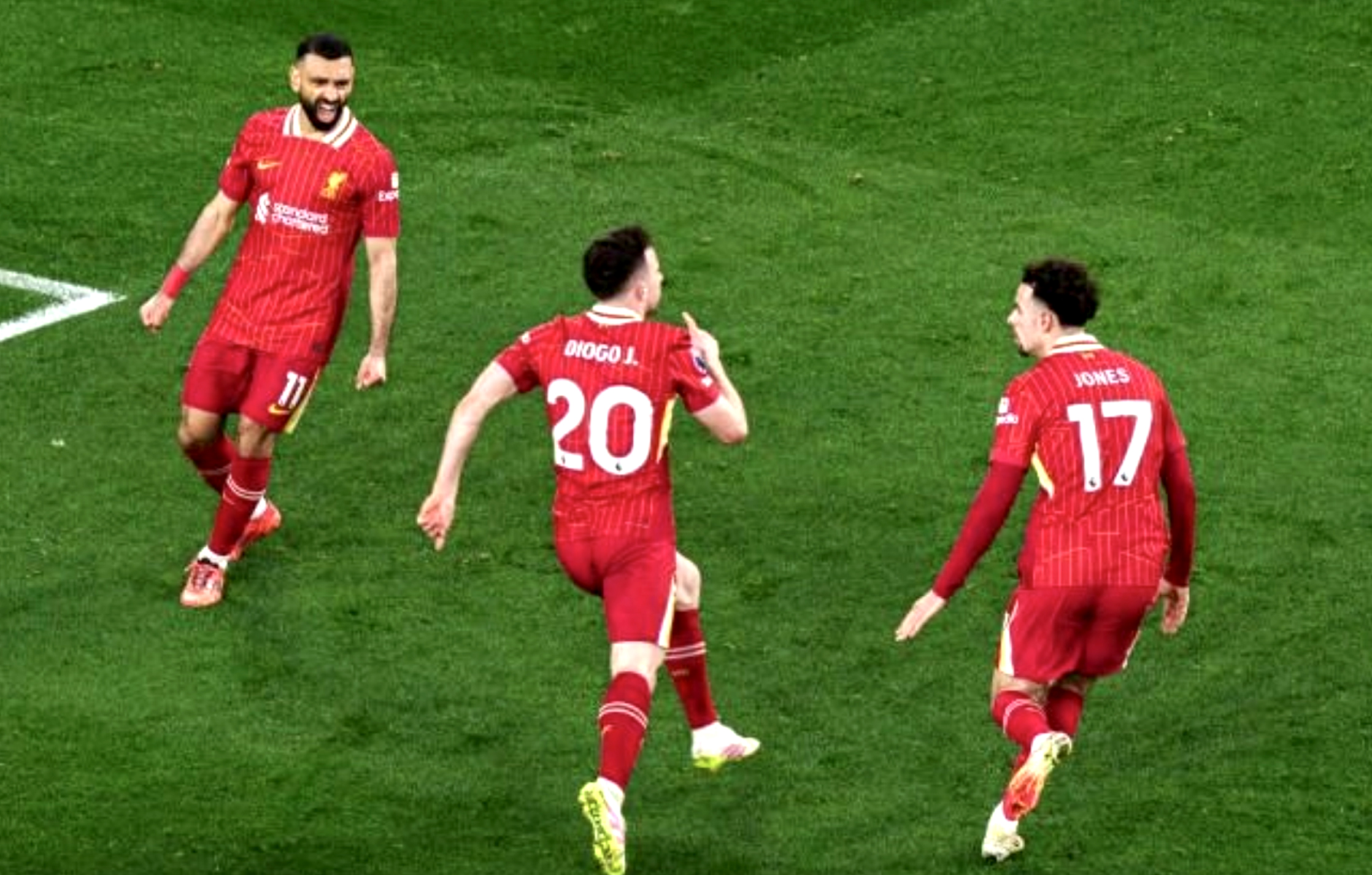 L'ombre du champion de Premier League se dévoile - Photo 1. Lộ diện bóng dáng nhà vô địch Ngoại hạng Anh- Ảnh 1.