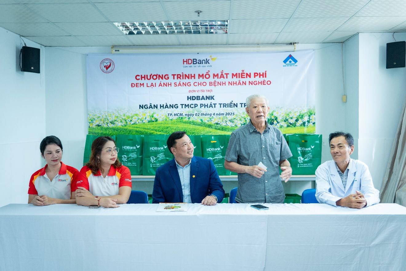 HDBank tặng kinh phí thực hiện 1000 ca phẫu thuật mắt- Ảnh 1. HDBank tặng kinh phí thực hiện 1000 ca phẫu thuật mắt- Ảnh 1.