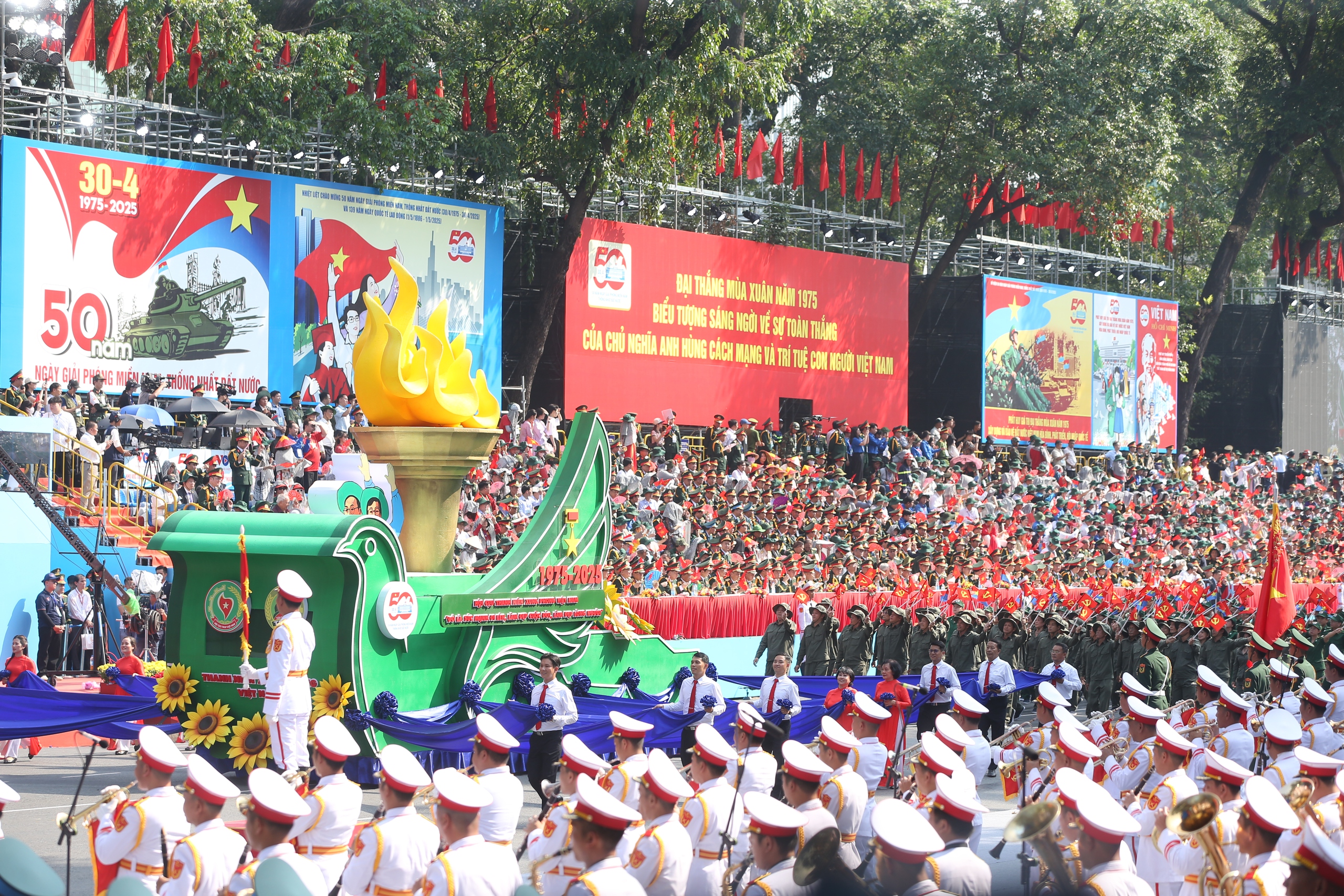 Khối diễu hành - Ảnh 9.