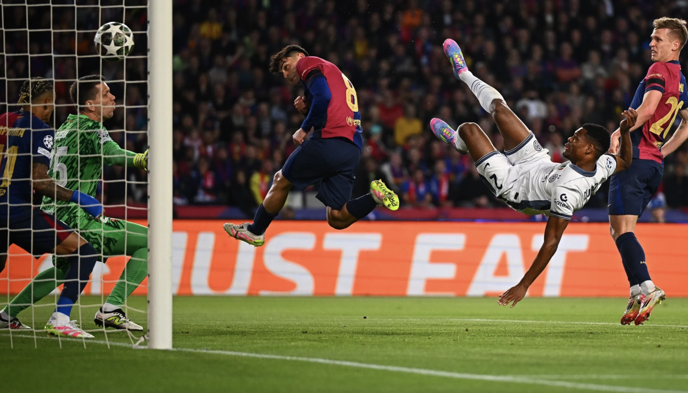 Rượt đuổi 6 bàn, Barcelona hòa nghẹt thở Inter Milan ở Champions League- Ảnh 3. Rượt đuổi 6 bàn, Barcelona hòa nghẹt thở Inter Milan ở Champions League- Ảnh 3.