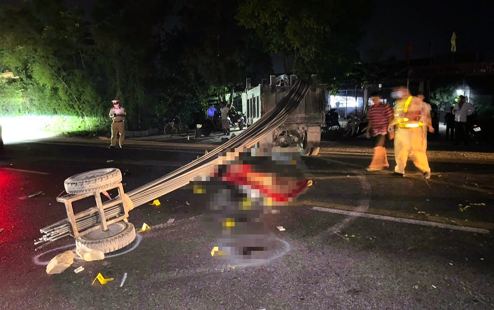 Tạm giữ hình sự người điều khiển xe 3 gác tự chế khiến 2 người thương vong- Ảnh 3. Tạm giữ hình sự người điều khiển xe 3 gác tự chế khiến 2 người thương vong- Ảnh 3.