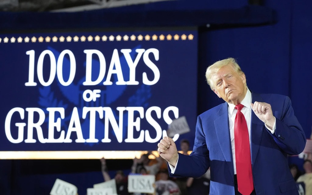 Tổng thống Donald Trump lý giải bất ngờ khi kinh tế Mỹ suy giảm - Ảnh 2.