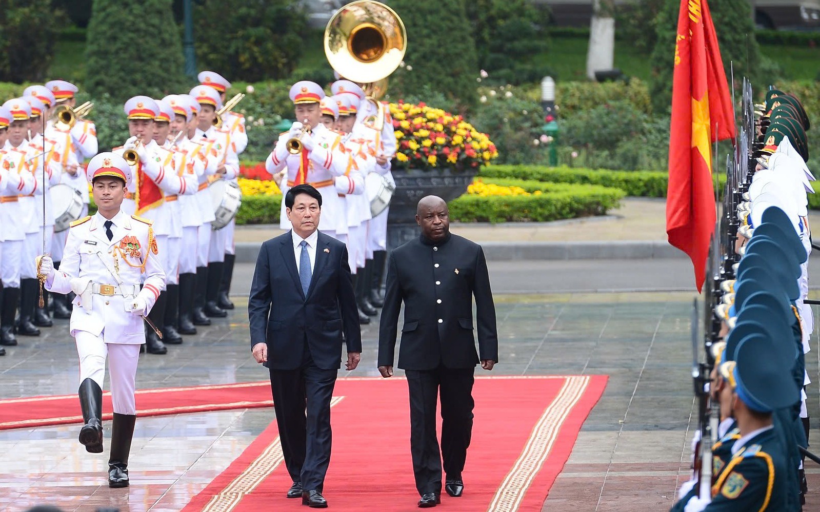 Chủ tịch nước Lương Cường đón, hội đàm với Tổng thống Burundi