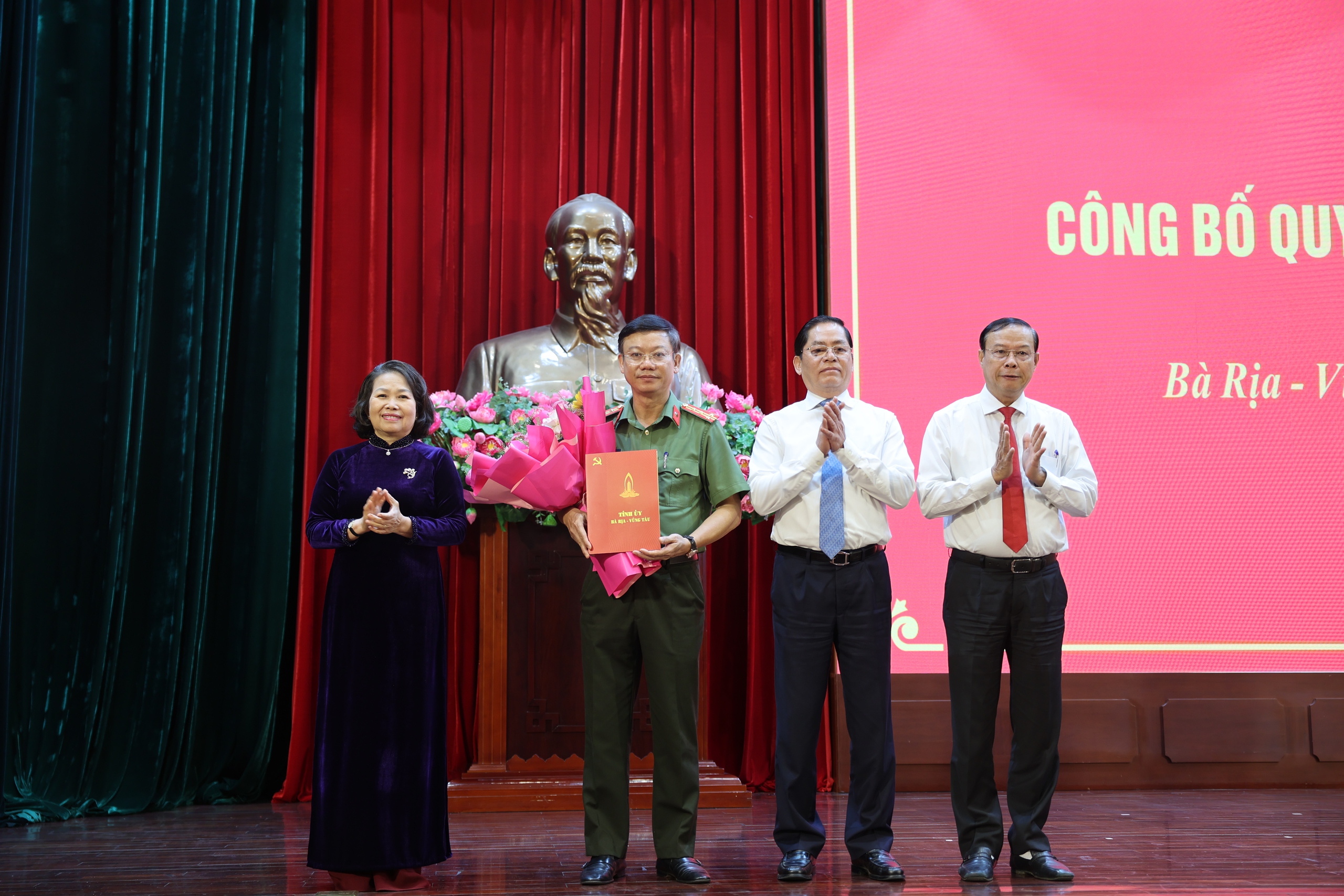 Trao quyết định của Ban Bí thư Trung ương Đảng về công tác cán bộ tại Bà Rịa - Vũng Tàu- Ảnh 1. Trao quyết định của Ban Bí thư Trung ương Đảng về công tác cán bộ tại Bà Rịa - Vũng Tàu- Ảnh 1.
