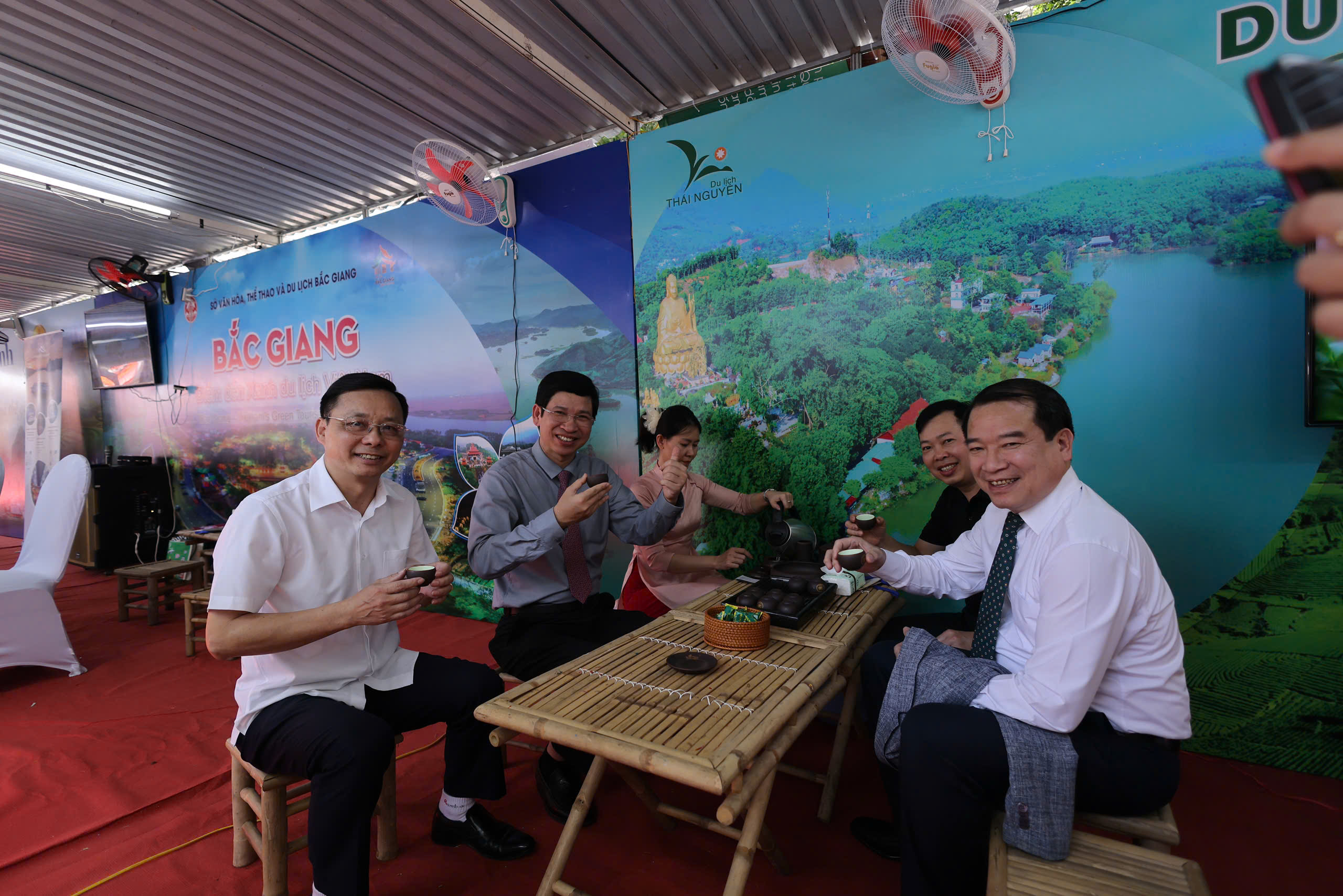 Cuối tuần săn tour giảm giá "kịch trần" ở Ngày hội Du lịch- Ảnh 20. Cuối tuần săn tour giảm giá "kịch trần" ở Ngày hội Du lịch- Ảnh 20.